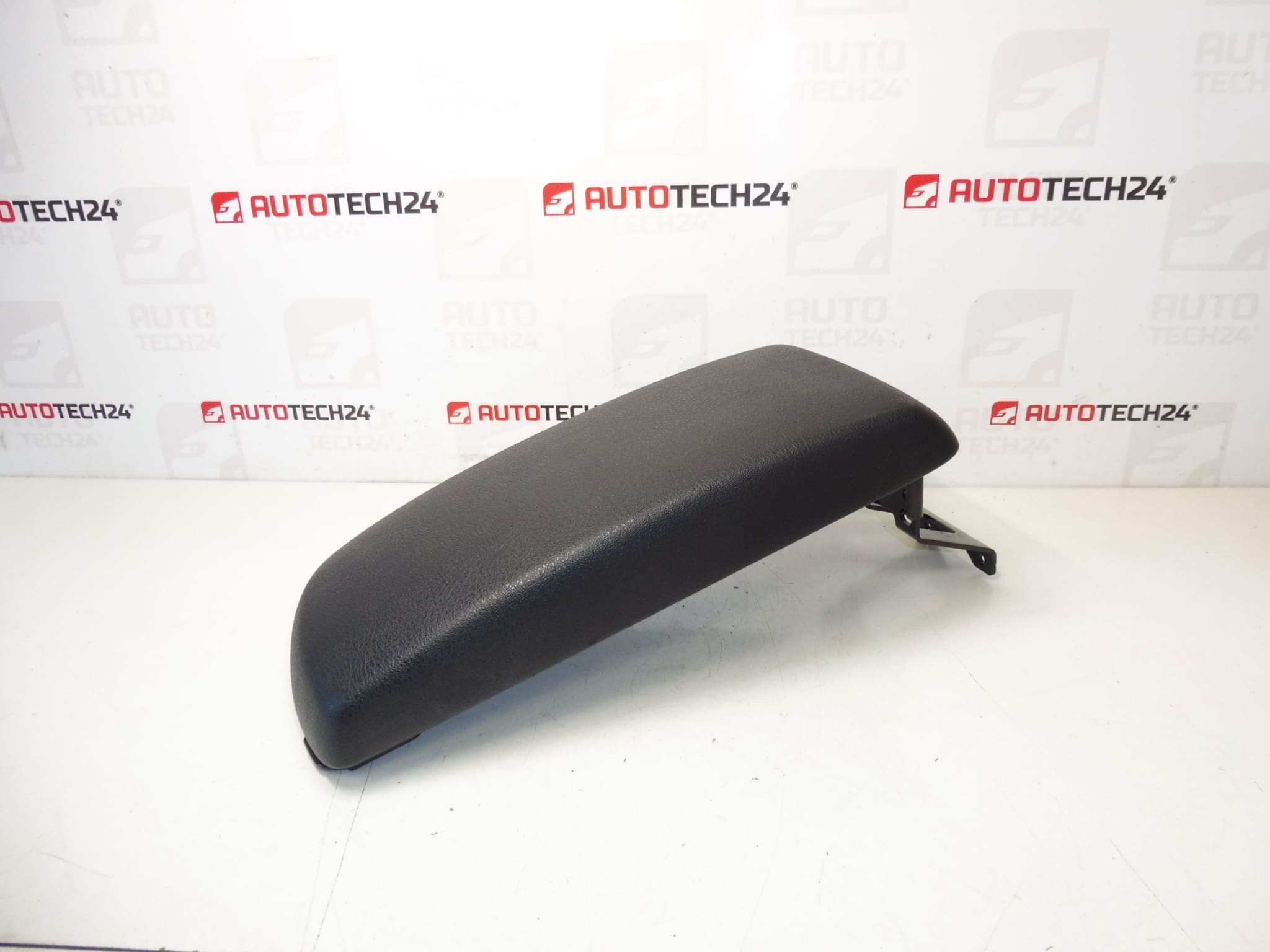 Peugeot 407 7589E7 Center armrest
