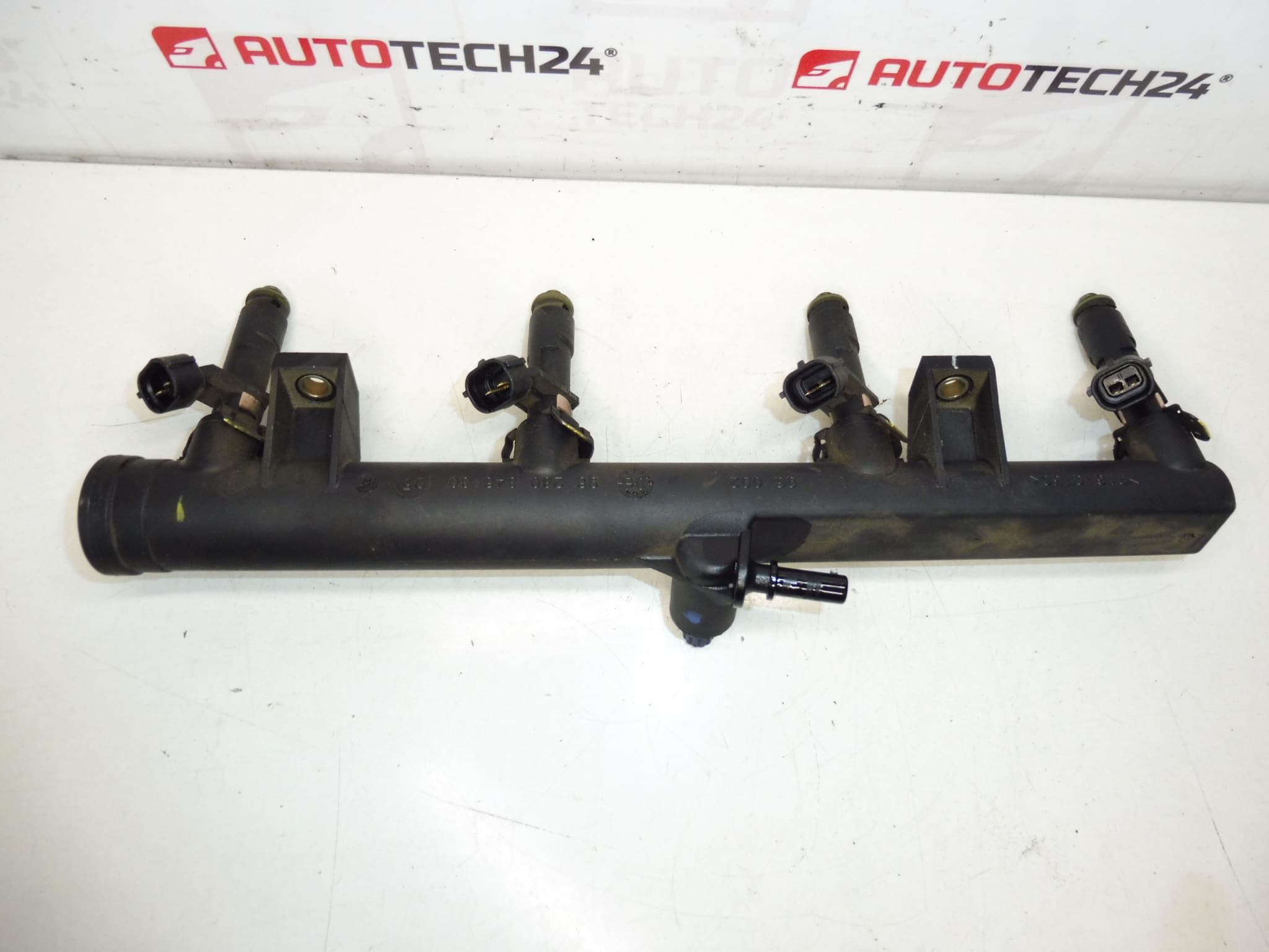 Fuel Rail for Peugeot and Citroën 1.8 16V and 2.0 16V - Part No. 157088 / 1984G3 - Image 2