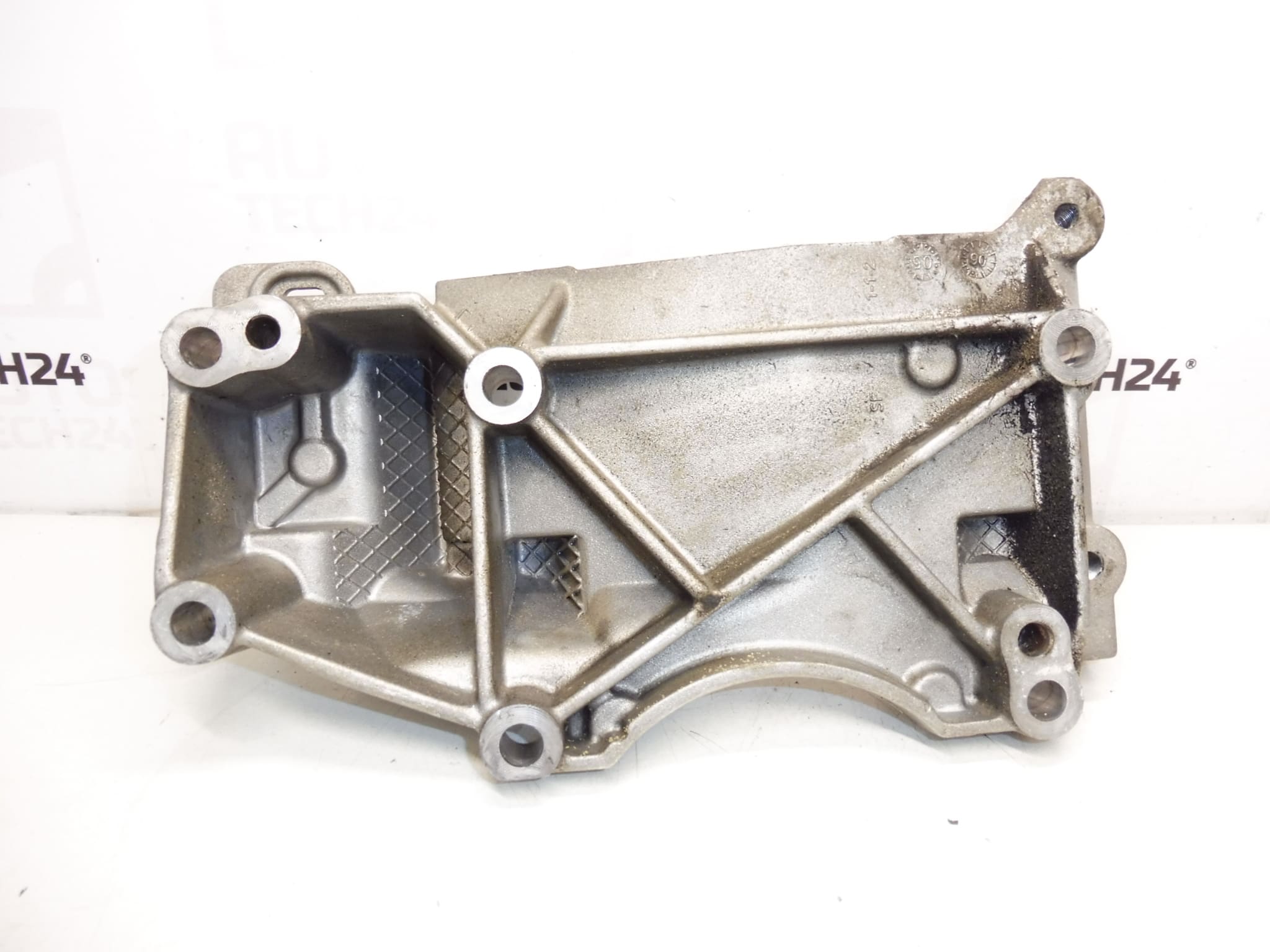 Alternator Bracket 1.8 16V 2.0 16V For Citroën Peugeot 9648735580 5706J8 - Image 2