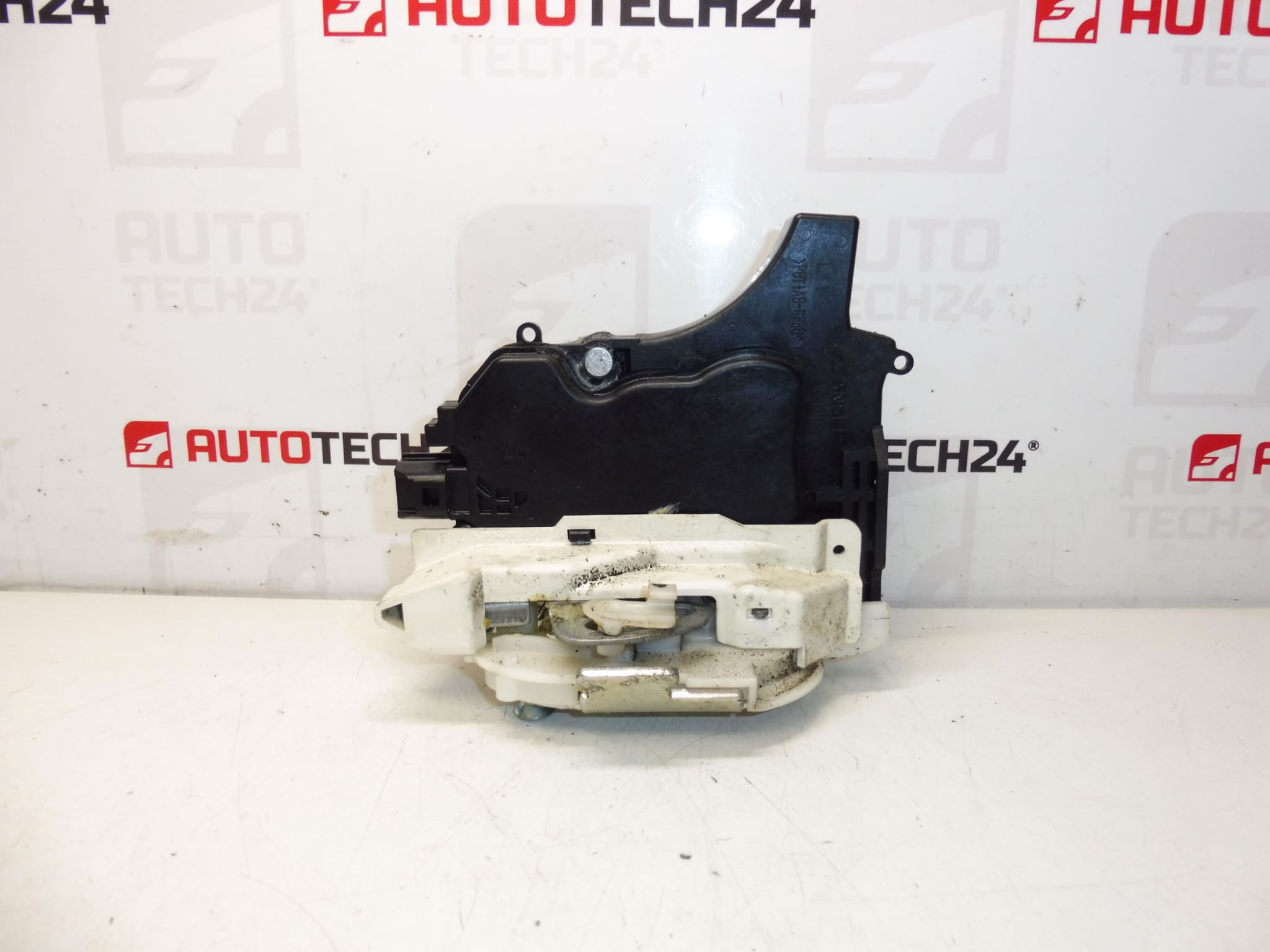 Left rear door lock Citroën C-Crosser Peugeot 4007 9137N0