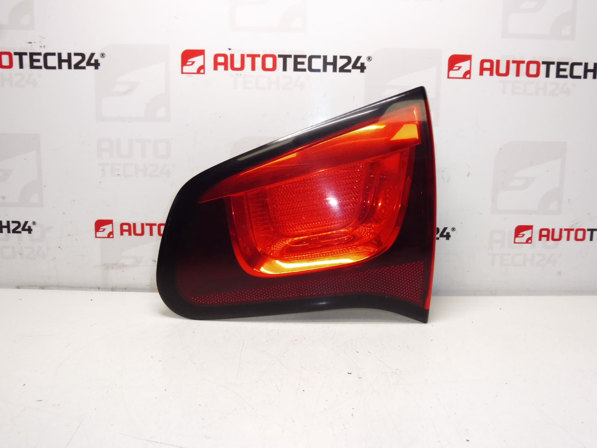 Right rear lamp lid Citroën C3 II 89090140