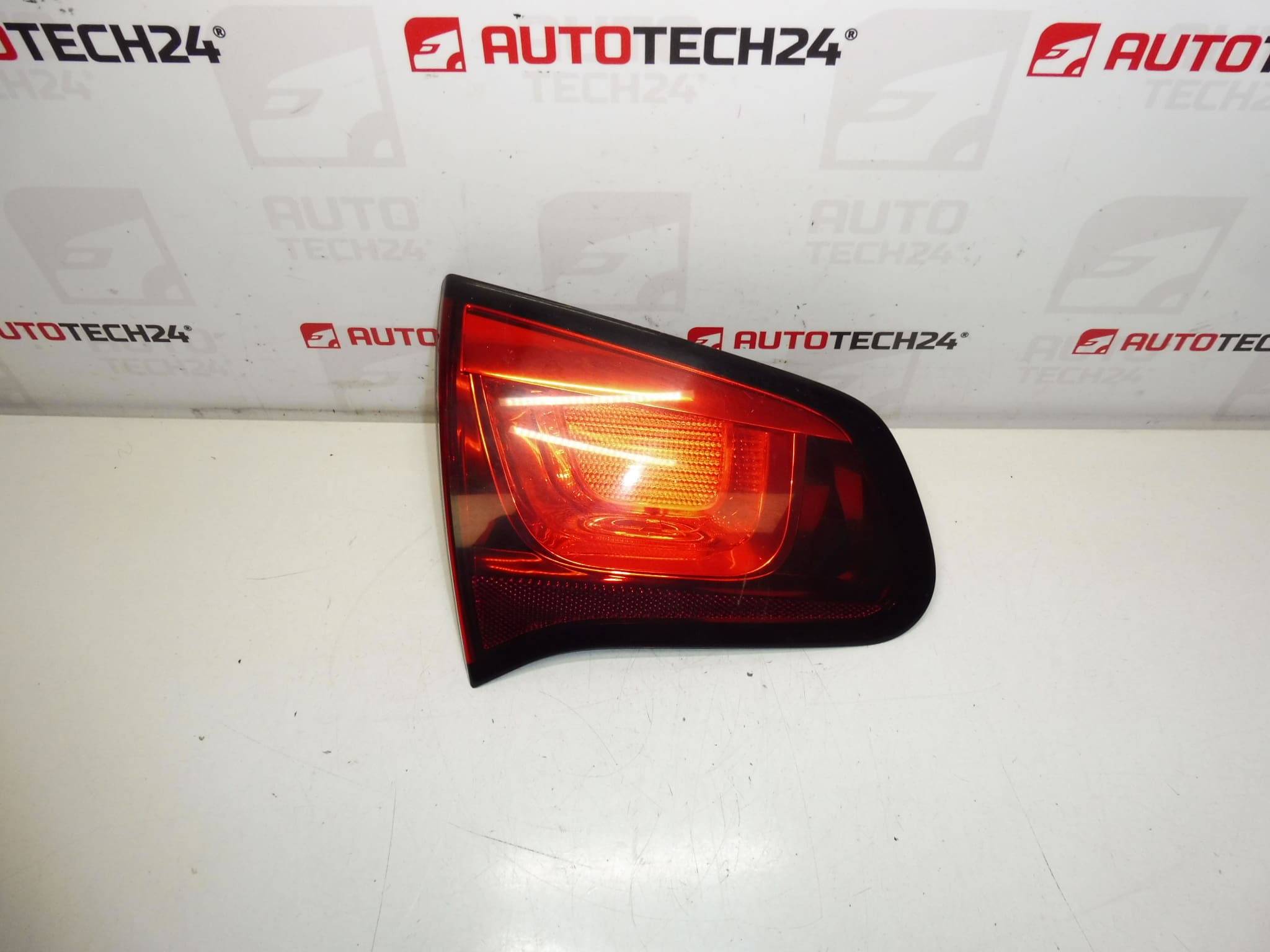 Left rear lamp lid Citroën C3 II 89090139
