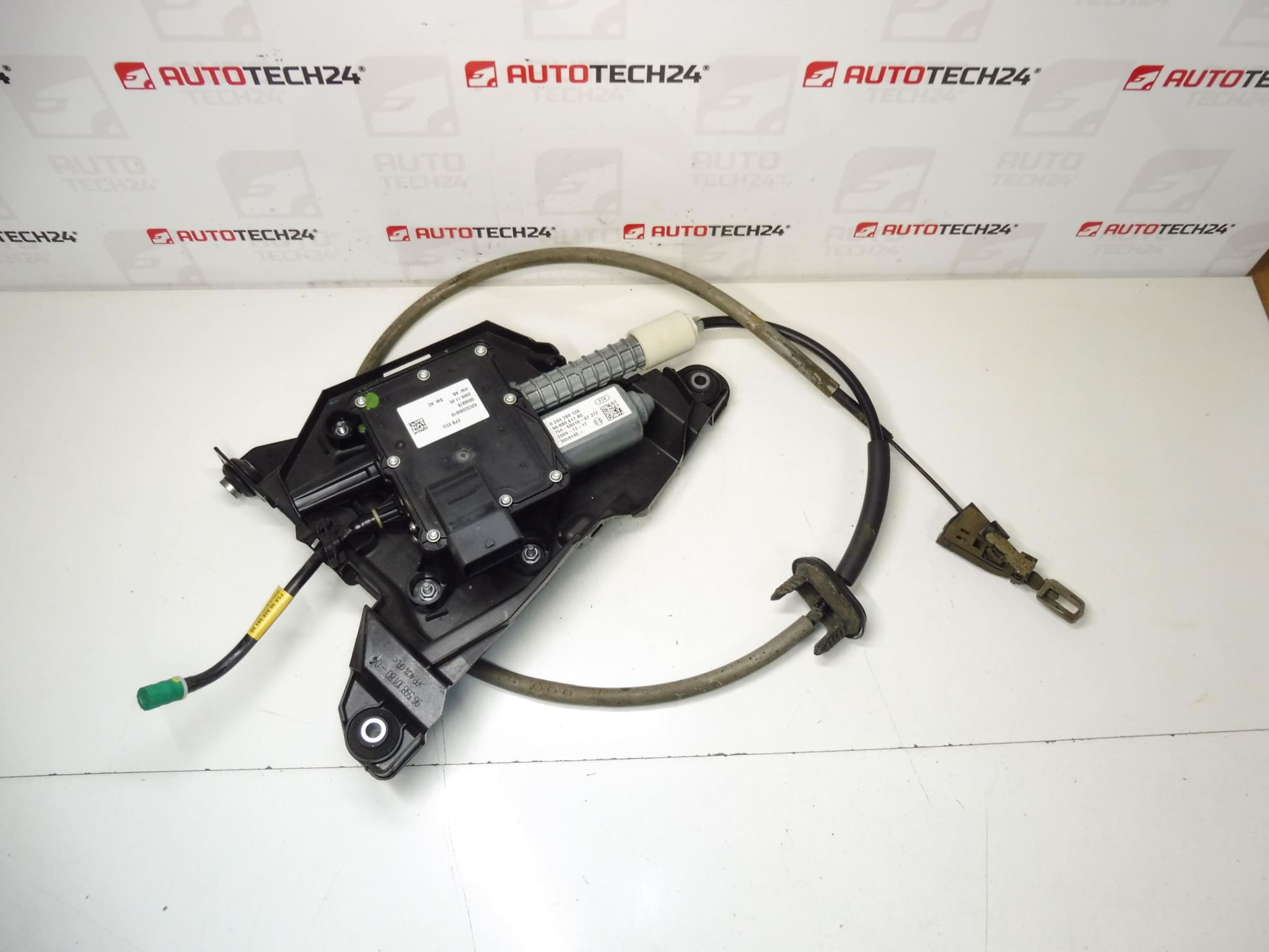 Electronic handbrake Peugeot 3008 I 0204280099 9684898480 470209