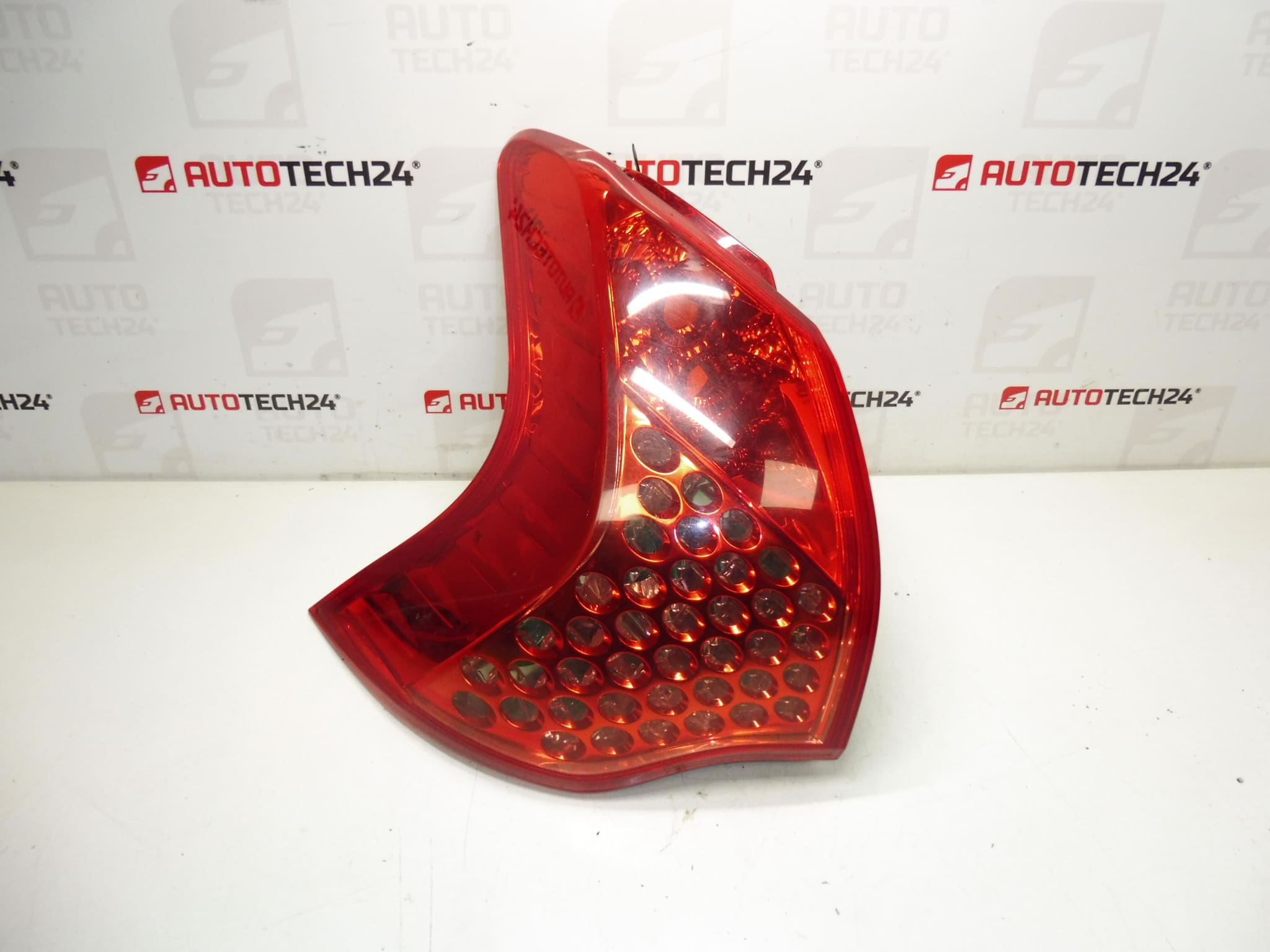 Left rear headlight Peugeot 3008 9683460880 6350HC