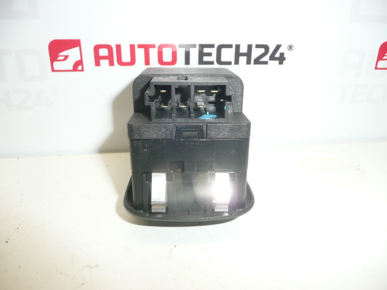 Peugeot 206 6554WQ Window Control - Image 2