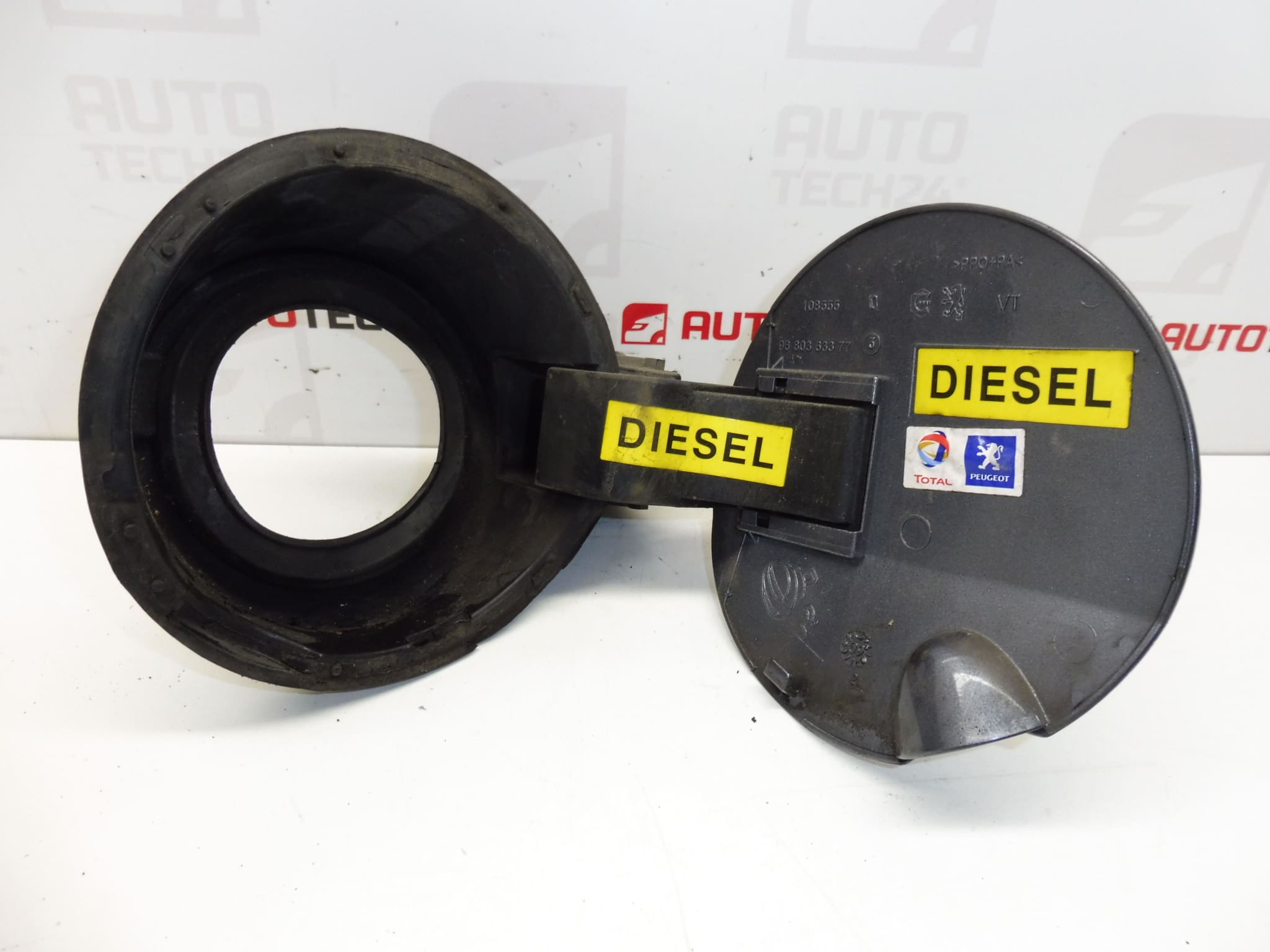 Peugeot 308 KTHB tank cap cover 1517F4 151899 - Image 2