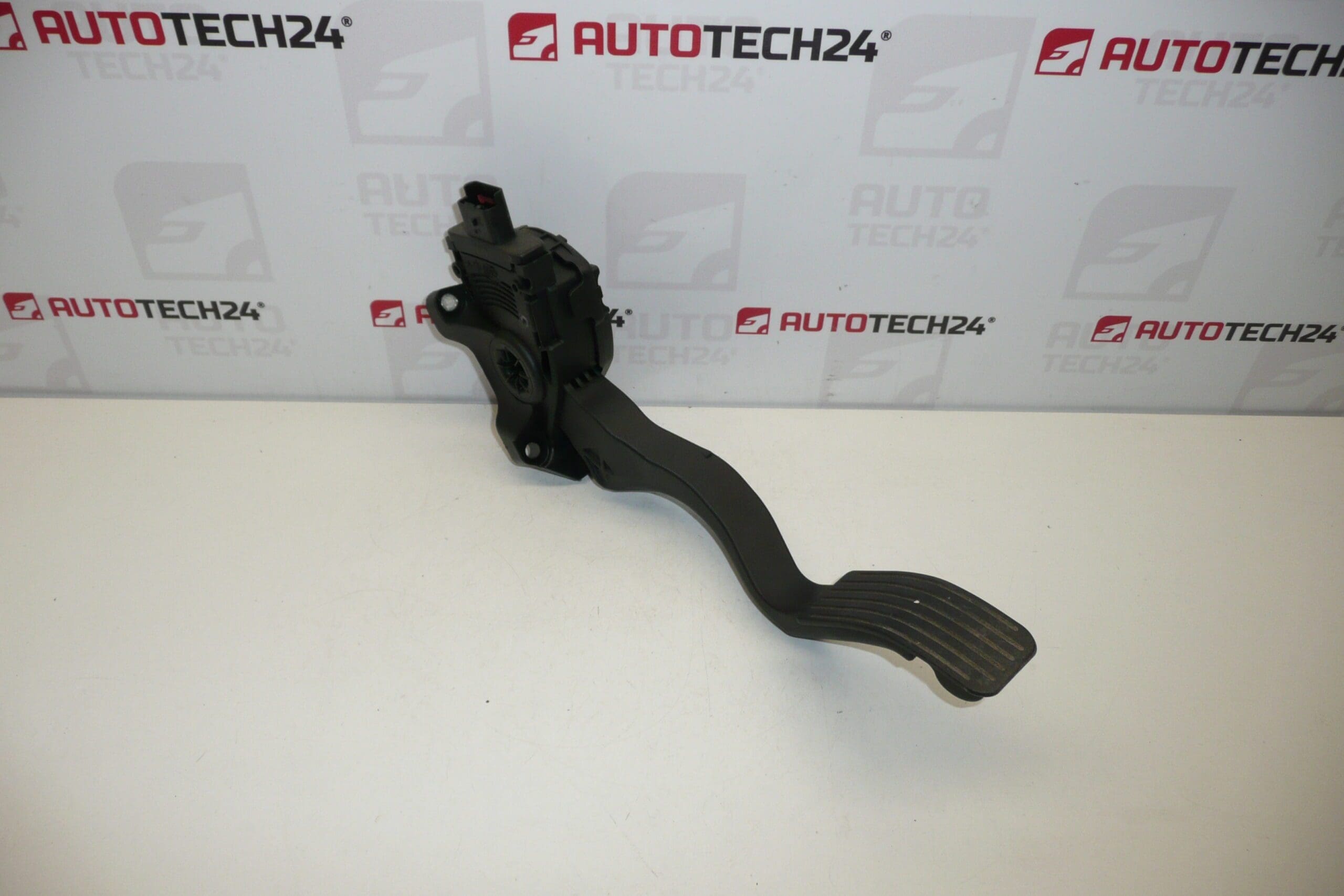 Gas pedal HELLA Citroën Peugeot 9680756880 1601AW