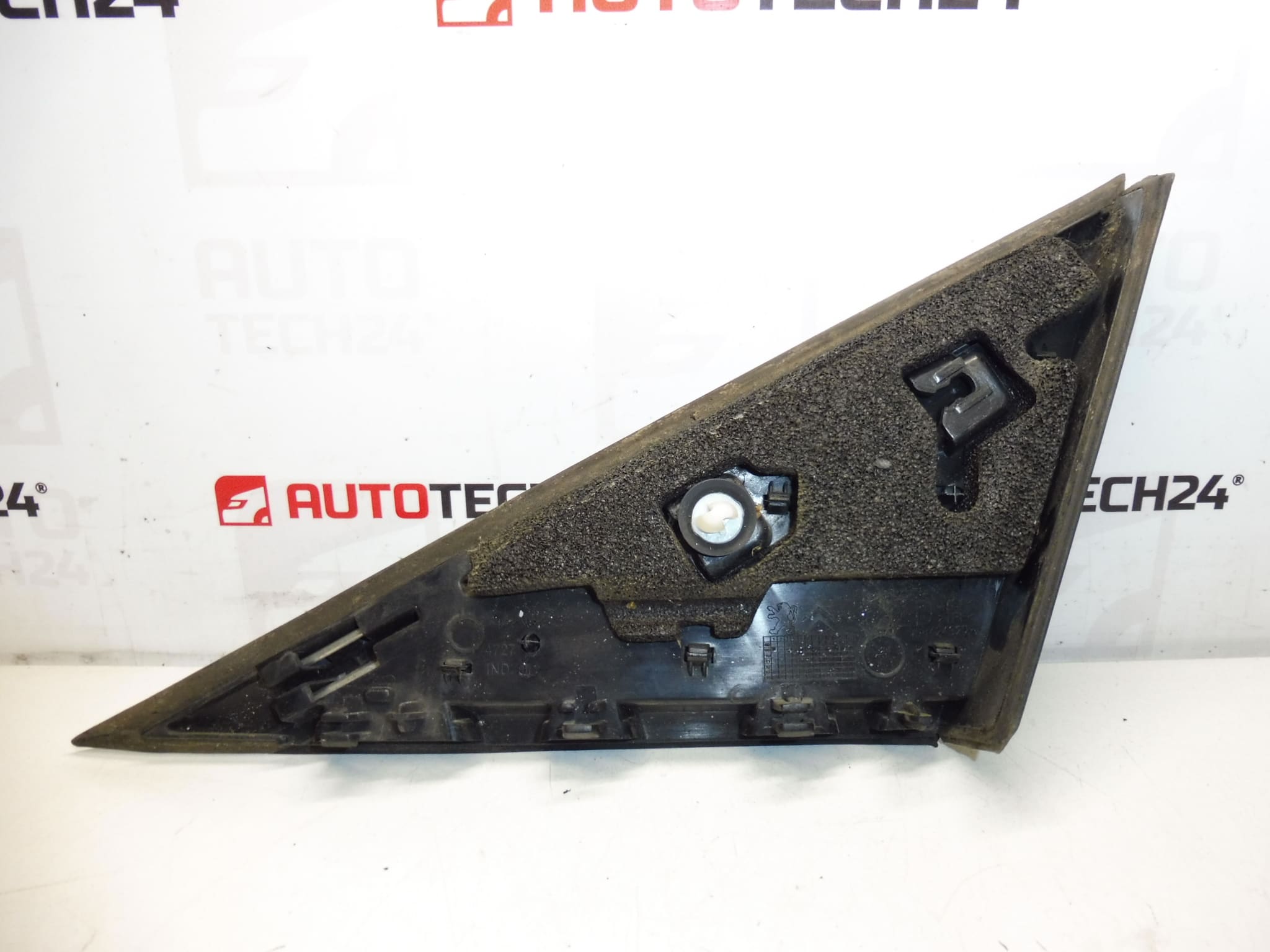 Cover in front of the right mirror Peugeot 3008 and 5008 96842432XY 9025T0 - Image 2