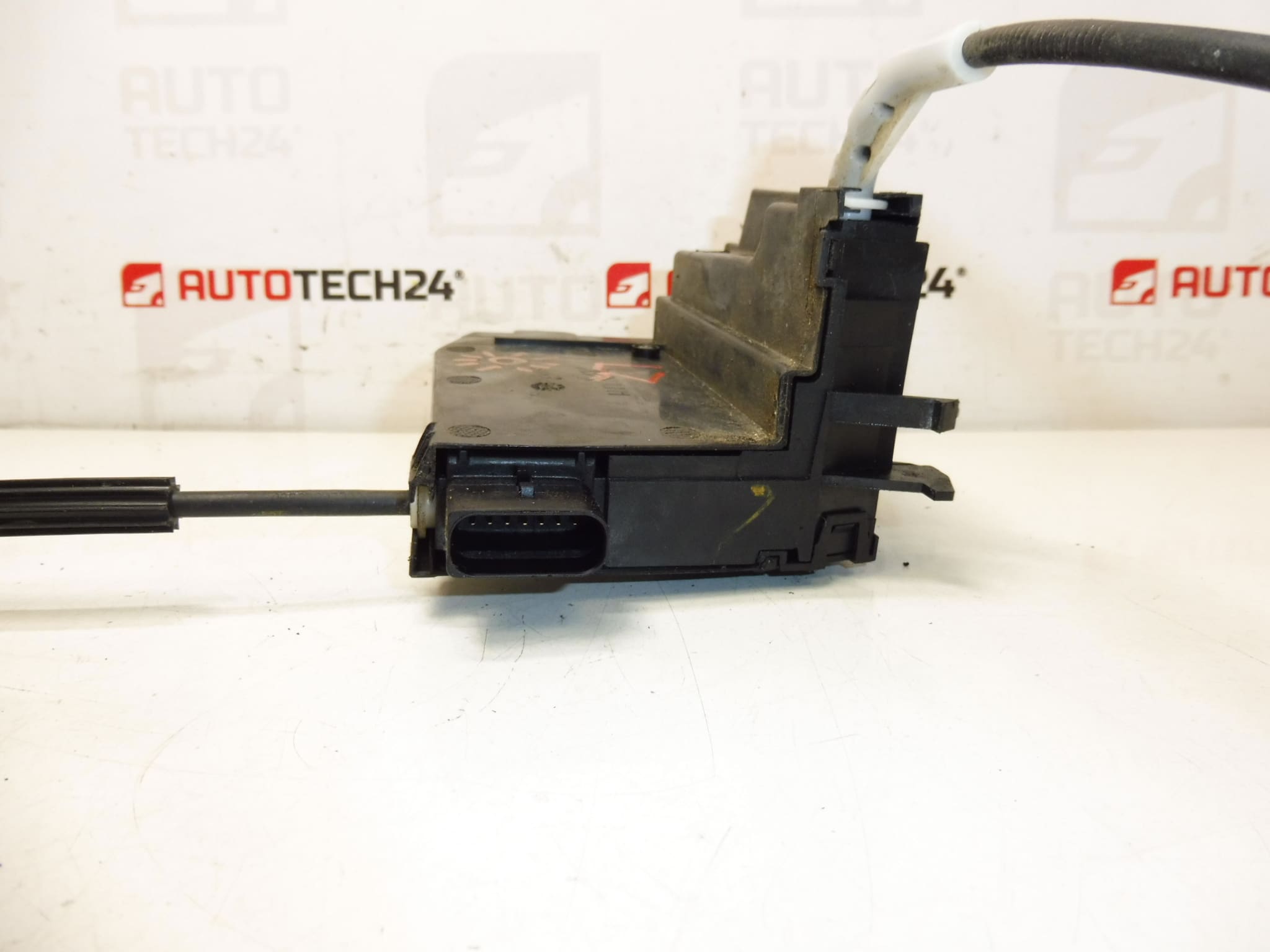 Left rear passenger door lock Peugeot 308 T9 9826126080 - Image 2