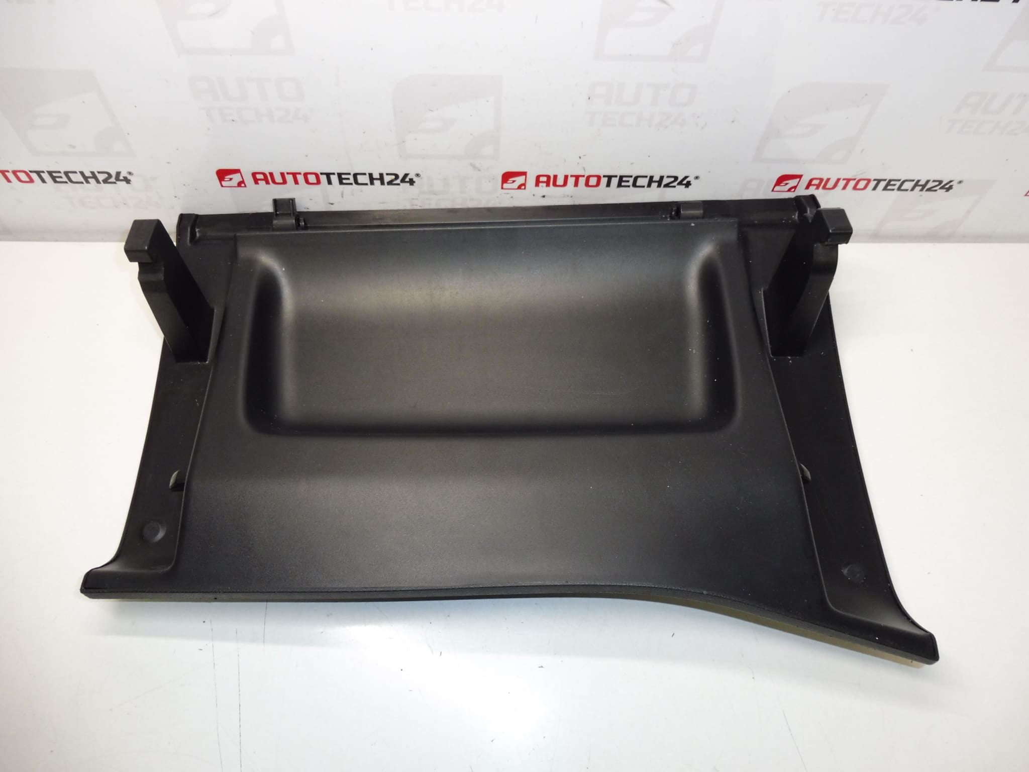 Peugeot 308 T9 storage side cover 16108047ZD - Image 2