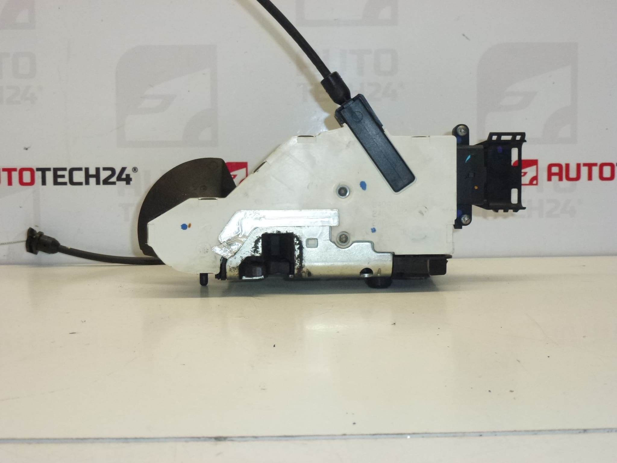 Left front door lock Peugeot 207 24087158 9135V9 - Image 2