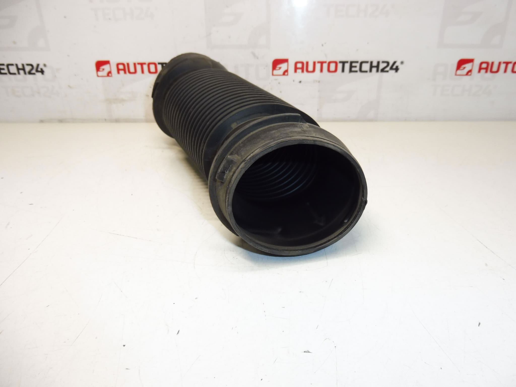 Air inlet nozzle 1.4 VTI 70 kW 8FS Citroën Peugeot 9684577280 1436R0 - Image 2