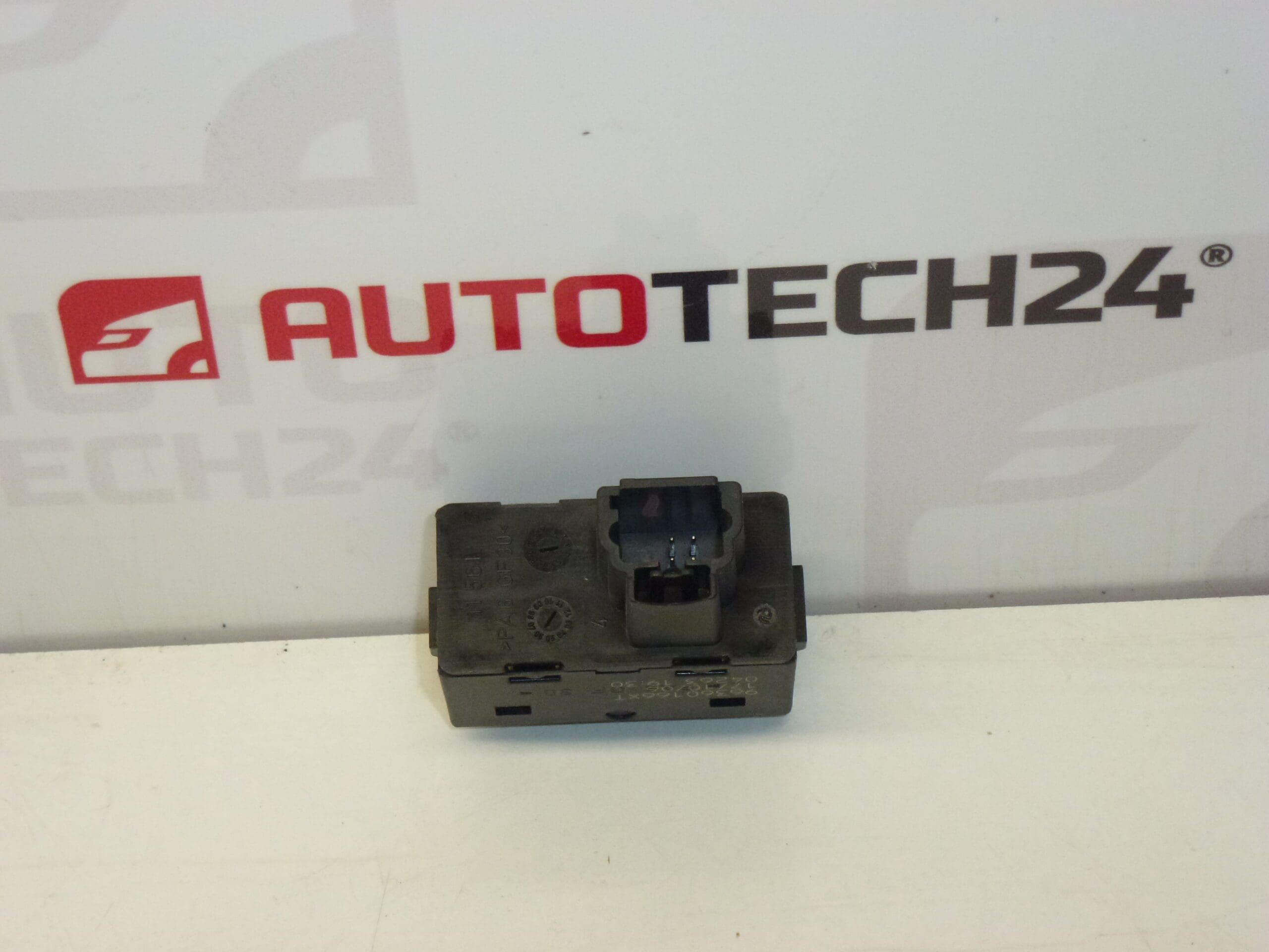 Citroën Peugeot 96360166XT 6554E8 Window Control - Image 2