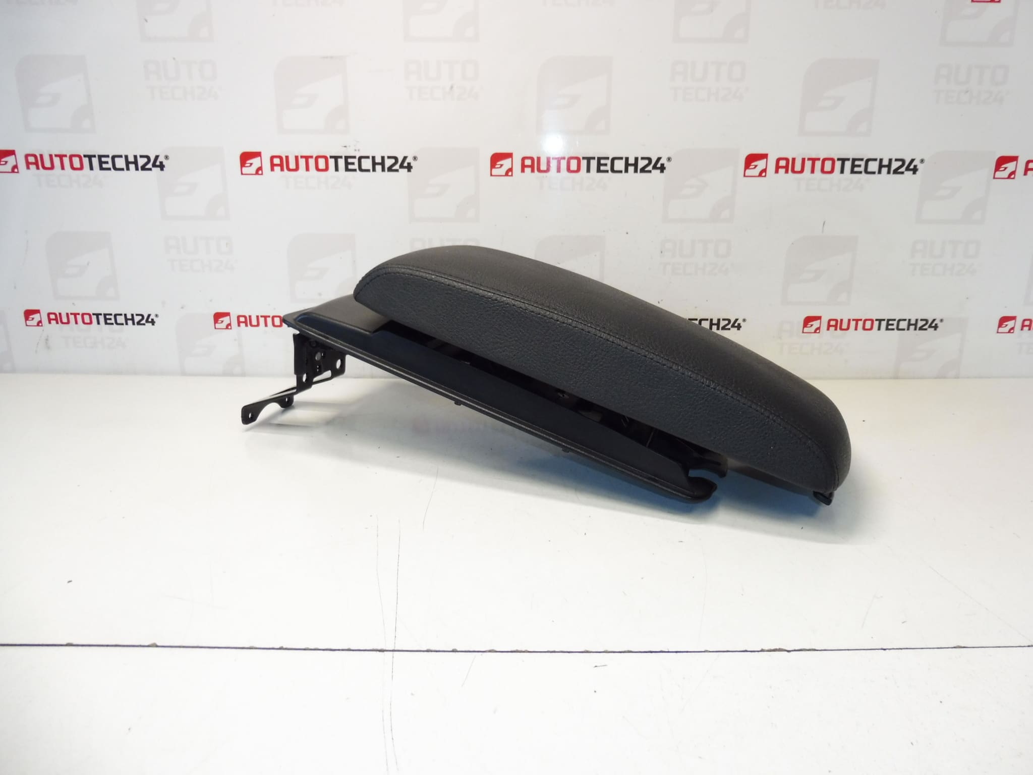 Center armrest Peugeot 407 7589XH