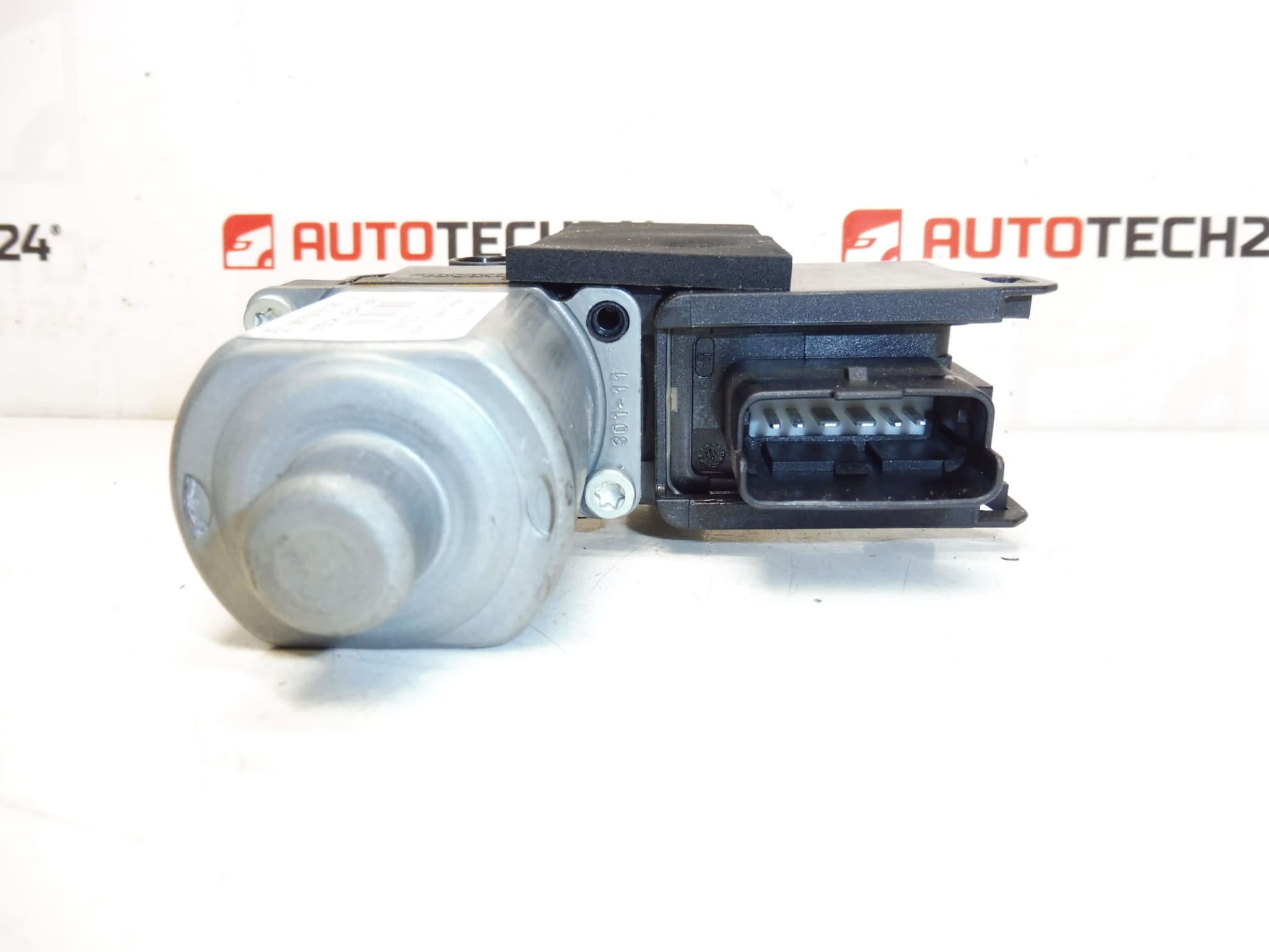 Peugeot 308 right window motor 9675467380 0130822743 - Image 2