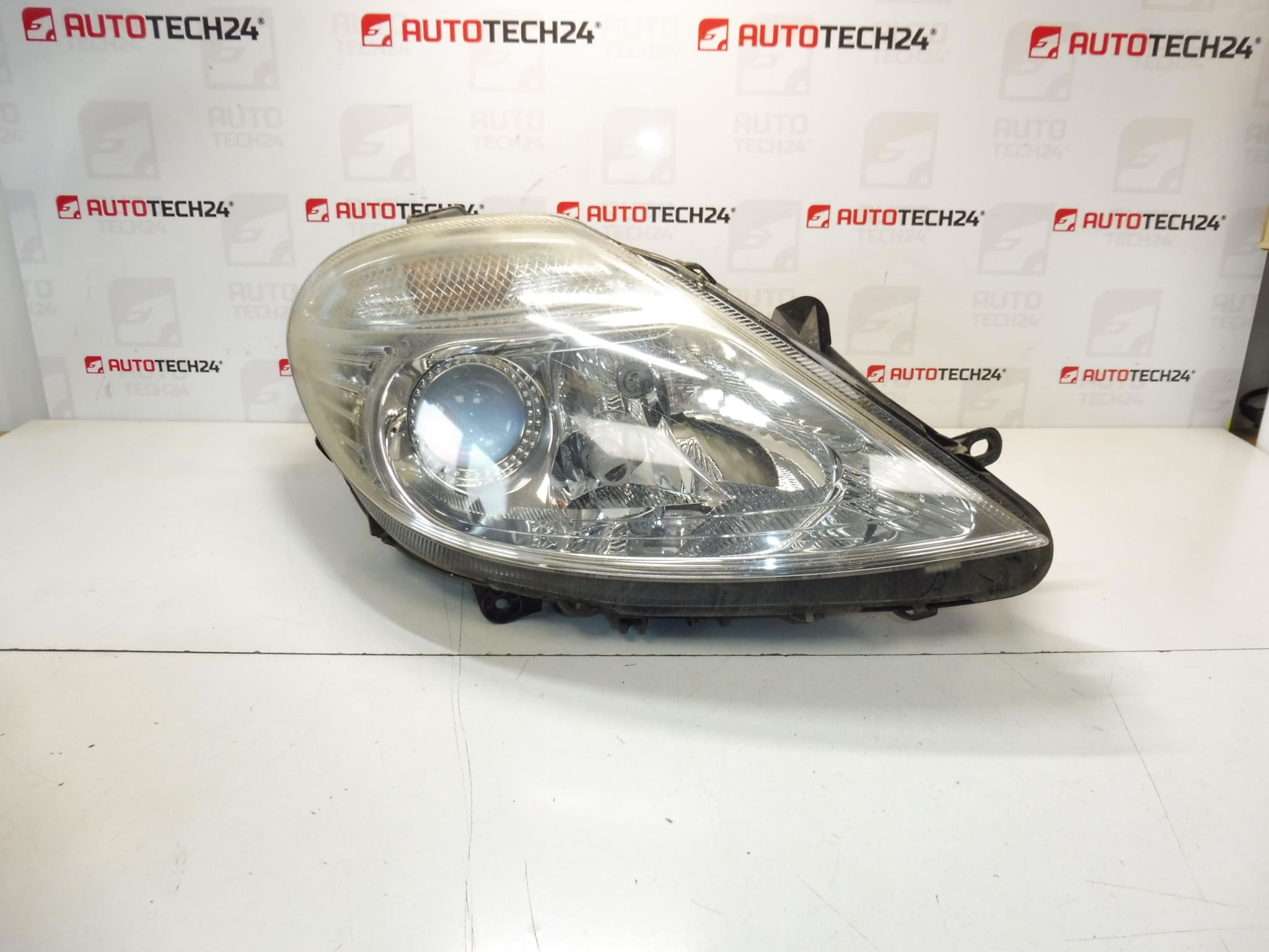 Right front lamp Xenon Citroën C8 1494319080 89006372 620616