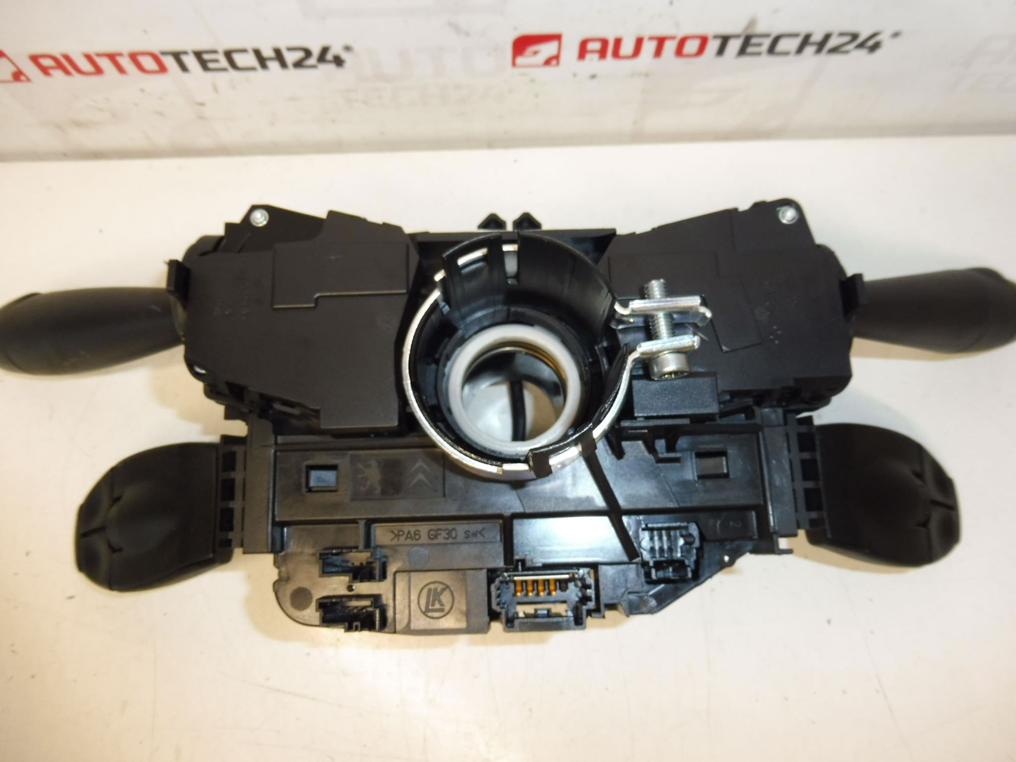 COM2008 Multi-Function Steering Column Switch for Peugeot 3008 and 5008 96773911ZD - Image 2