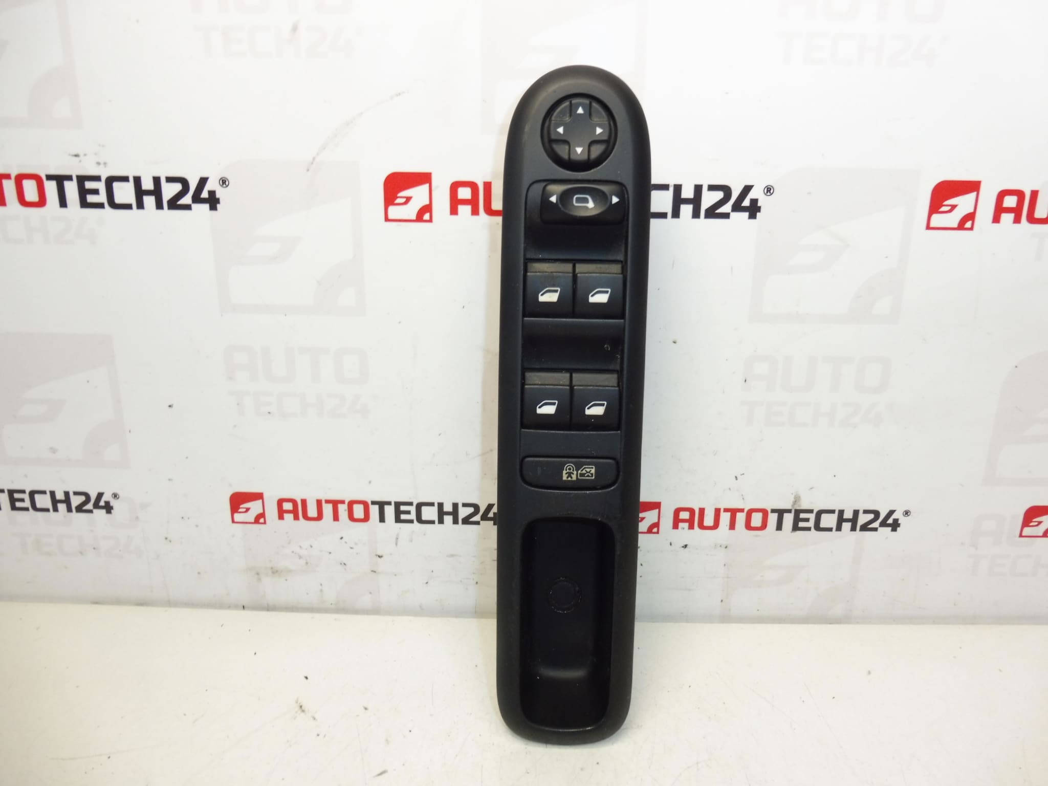 Window and mirror control Peugeot 3008 5008 96650620ZD 6490X5