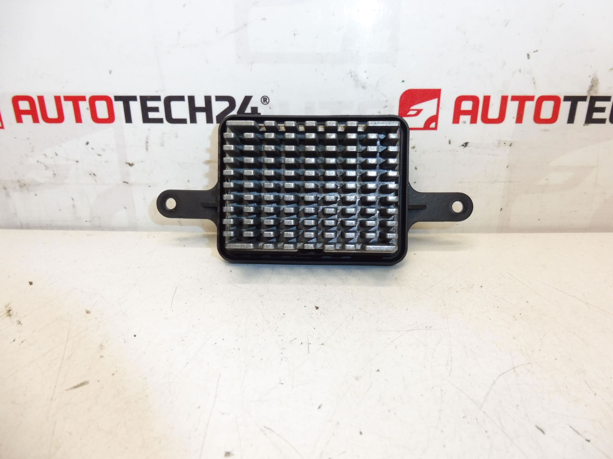 Peugeot 3008 5008 heater fan control module P7708004 6441CQ