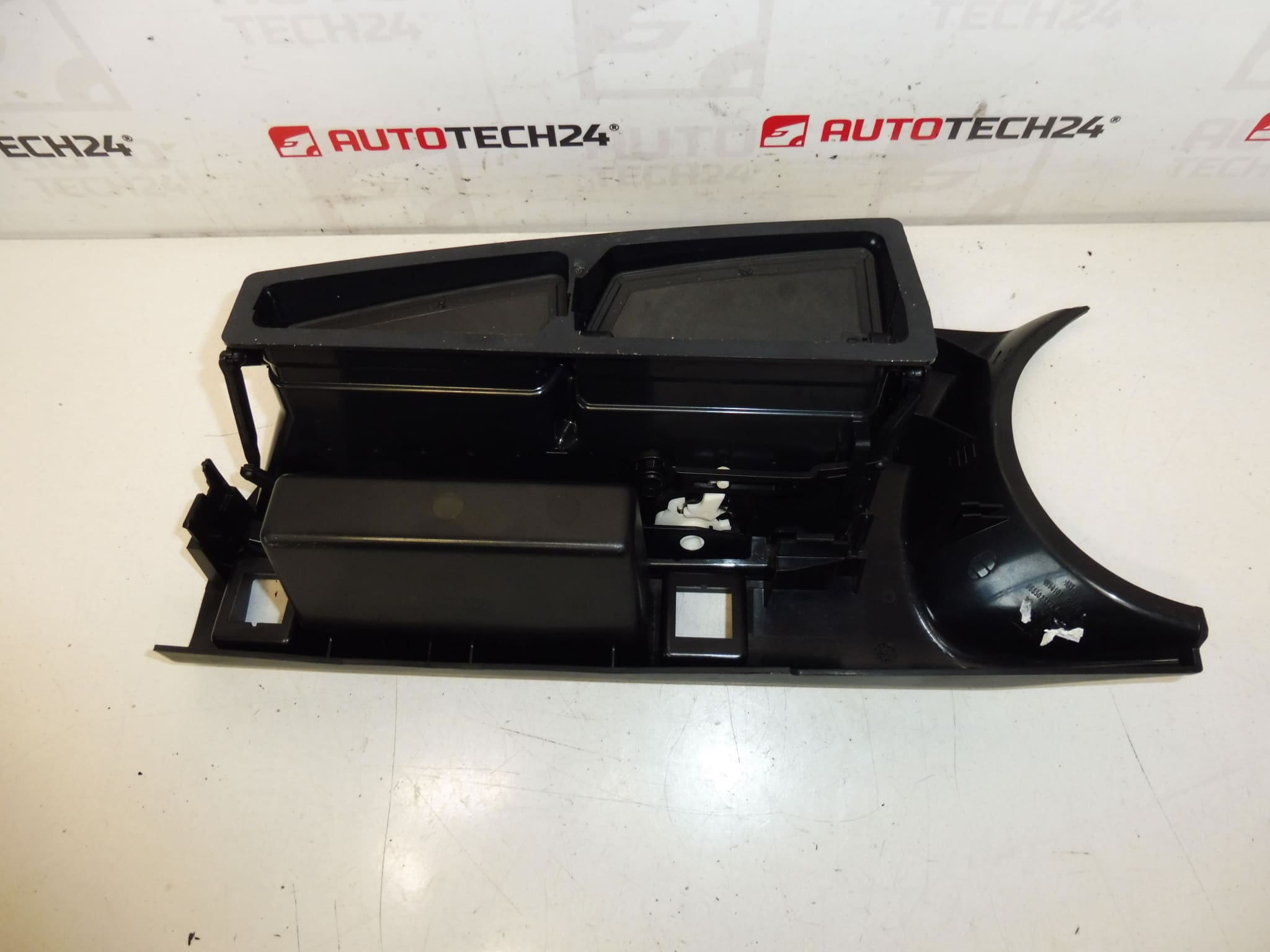 Center panel Peugeot 3008 5008 823114 - Image 2