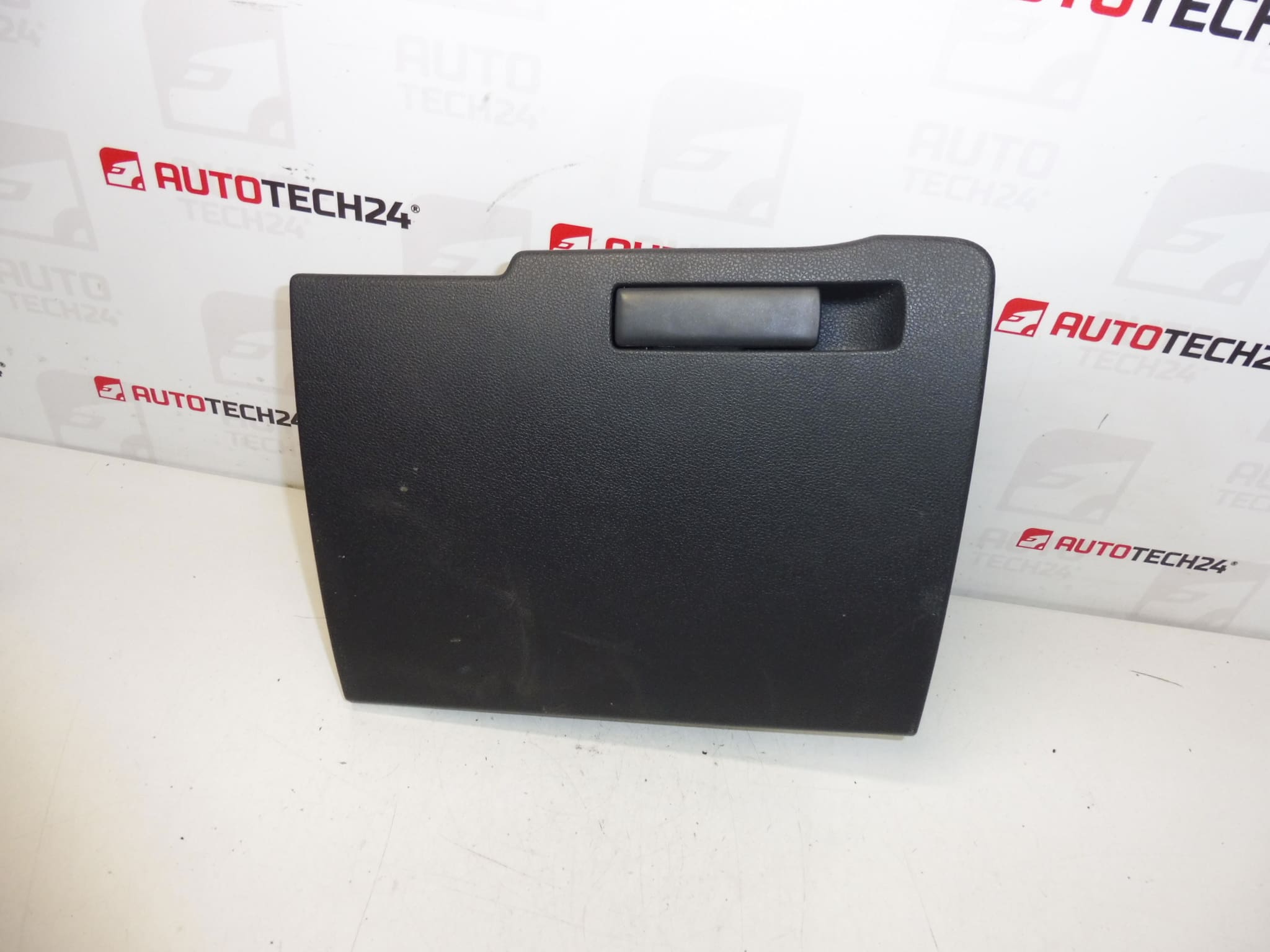 Peugeot 3008 5008 glove box lid 9685102777 8218YT
