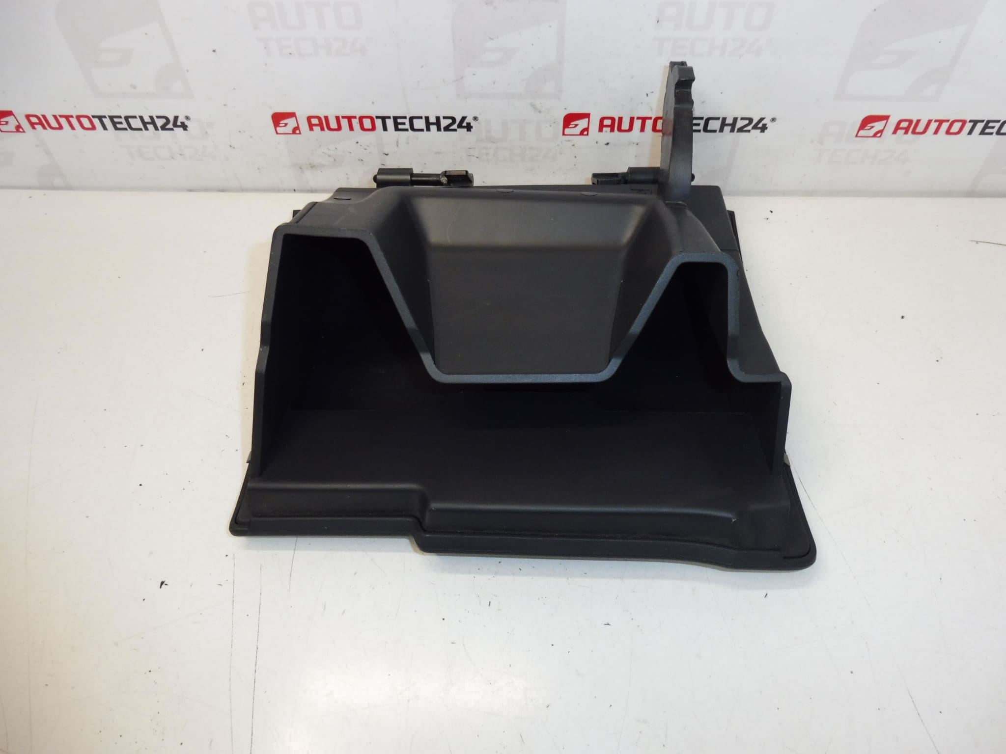 Peugeot 3008 5008 glove box lid 9685102777 8218YT - Image 2