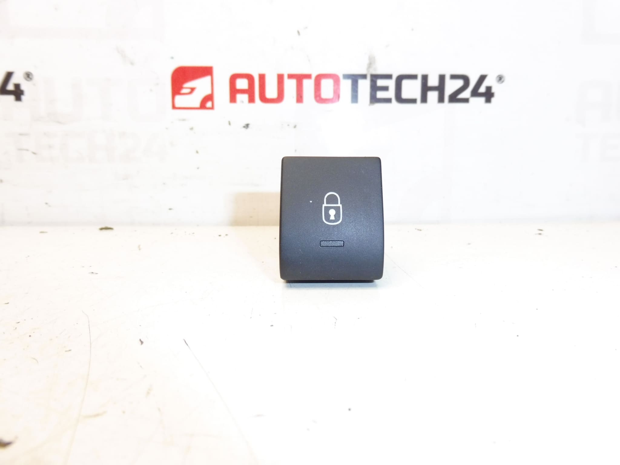 Central locking controller Peugeot 3008 5008 96652390ZD 6490Z3