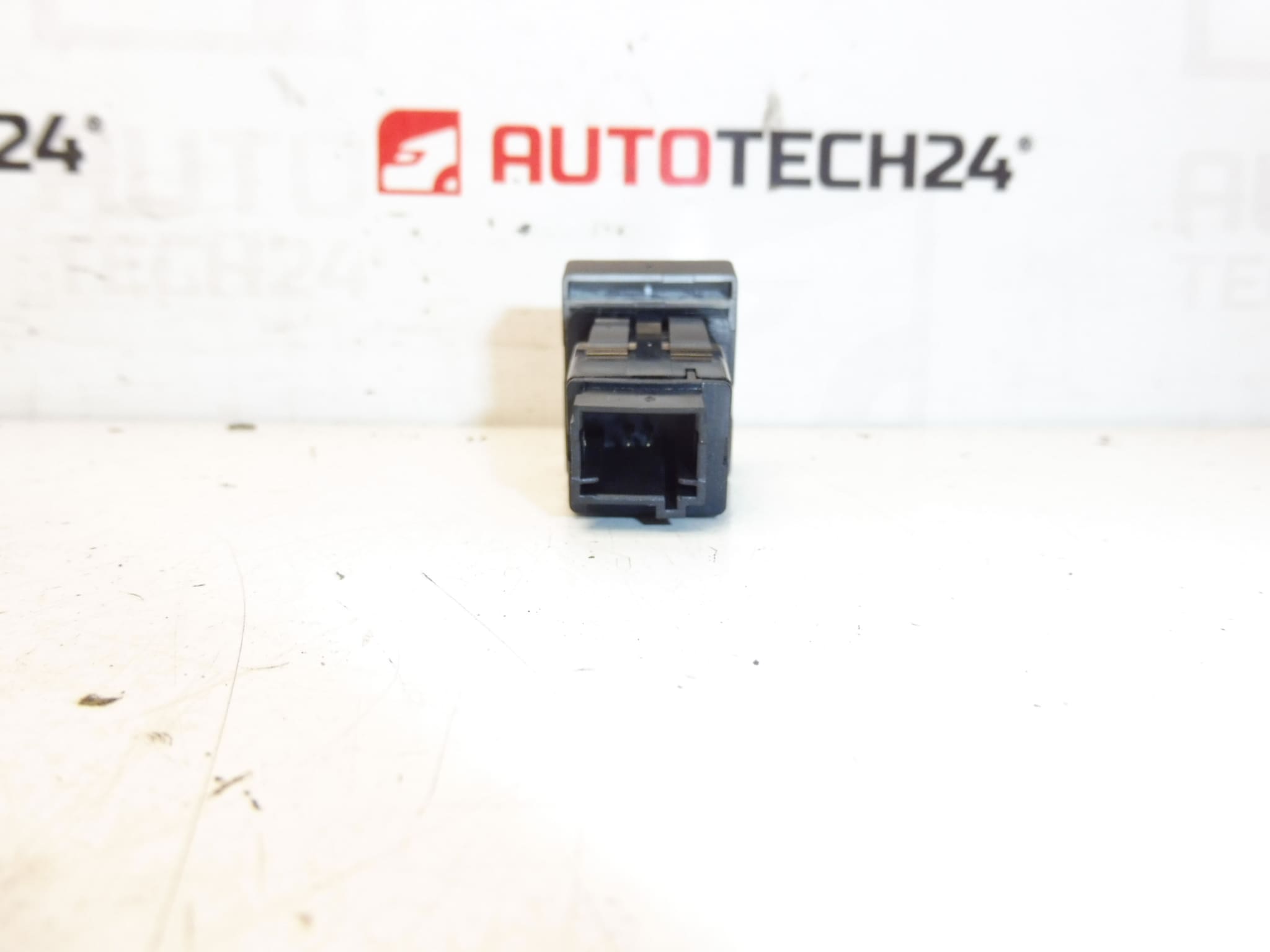 Central locking controller Peugeot 3008 5008 96652390ZD 6490Z3 - Image 2