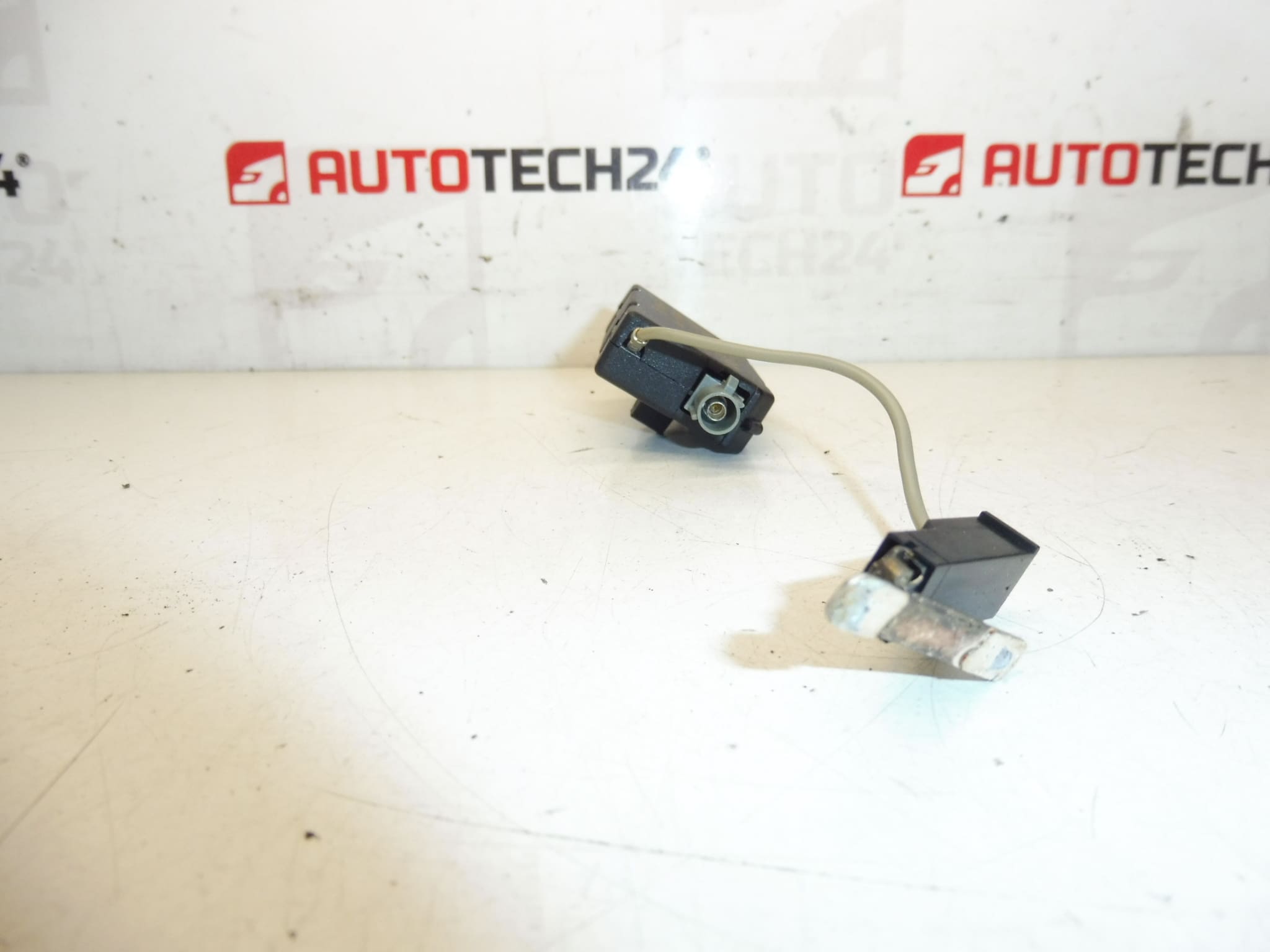 Antenna amplifier FM2 9657018080 6561JW - Image 2