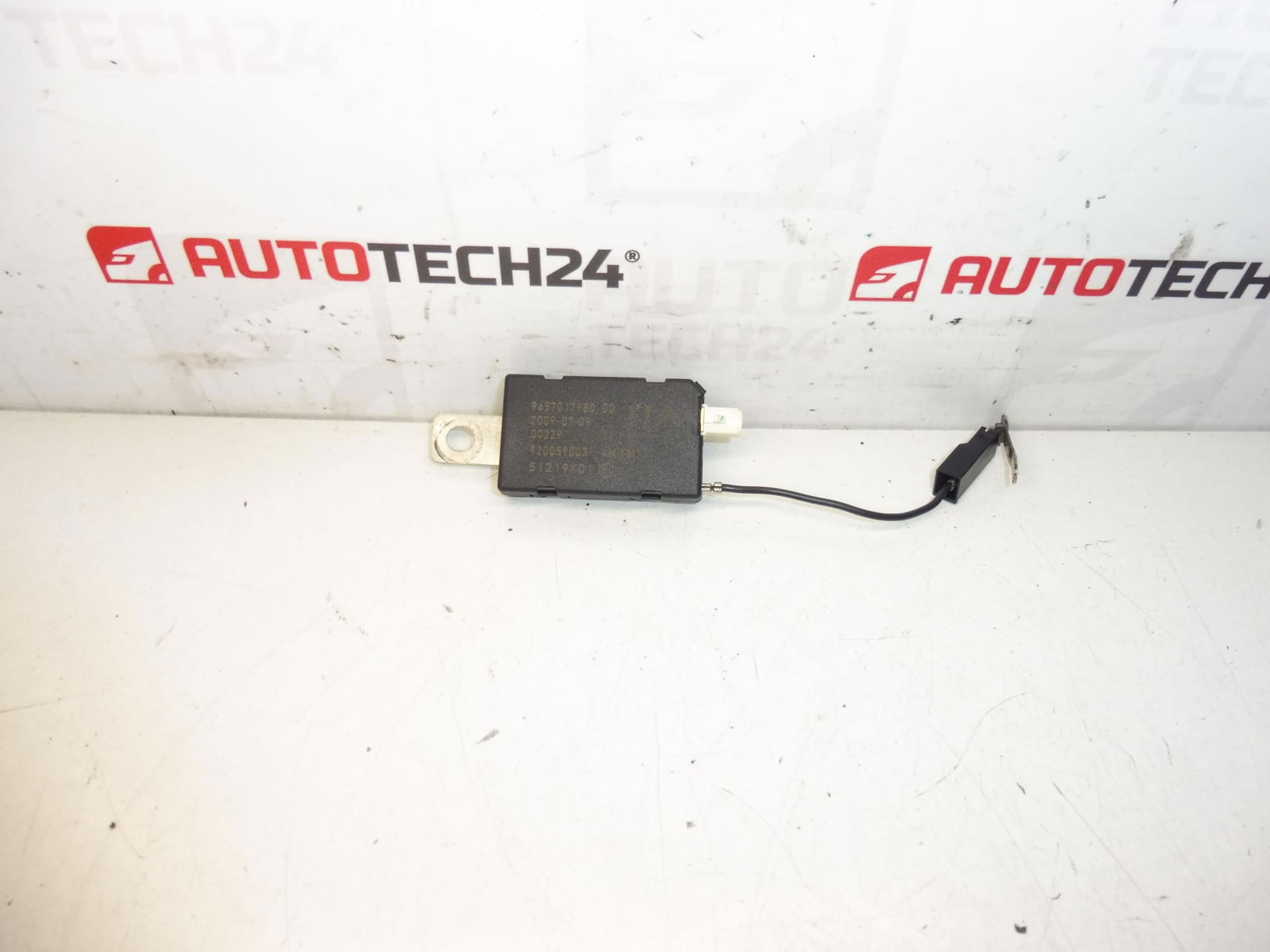 Antenna Amplifier AM/FM1 9657017980 6561JV