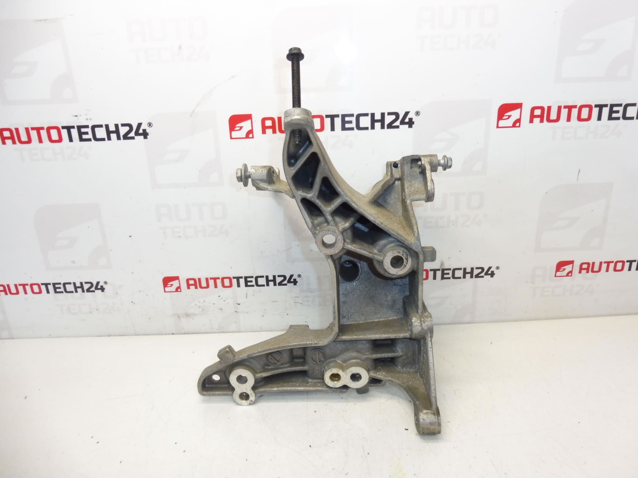Alternator holder Citroën Peugeot 9684613880 5706N9 - Image 2