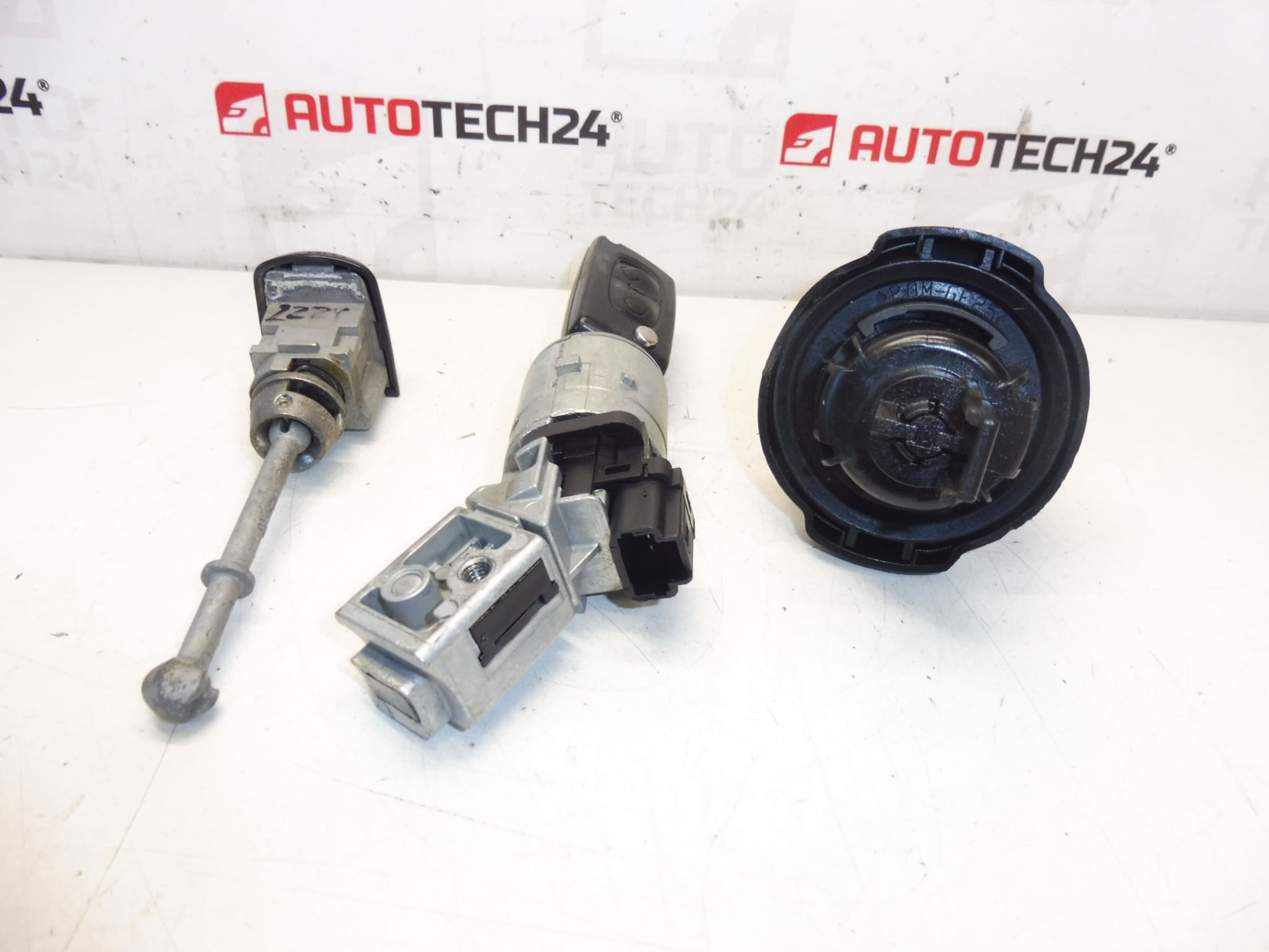 Lock set 2 keys Peugeot 3008 5008 4162SX 4162KF 4162XT - Image 2