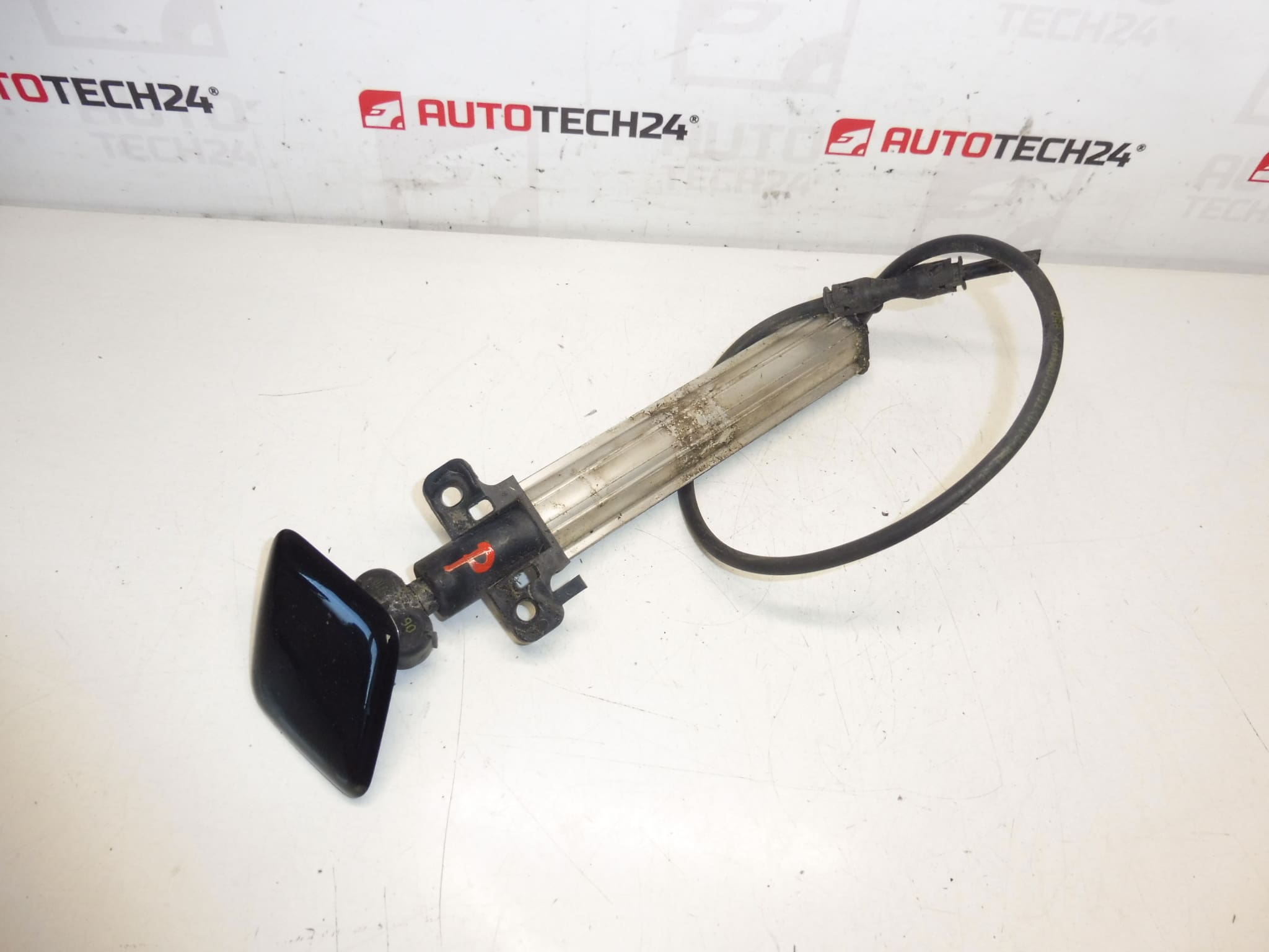 Right Headlight Washer Nozzle Peugeot 308 T7 6438Y8 6438Z0