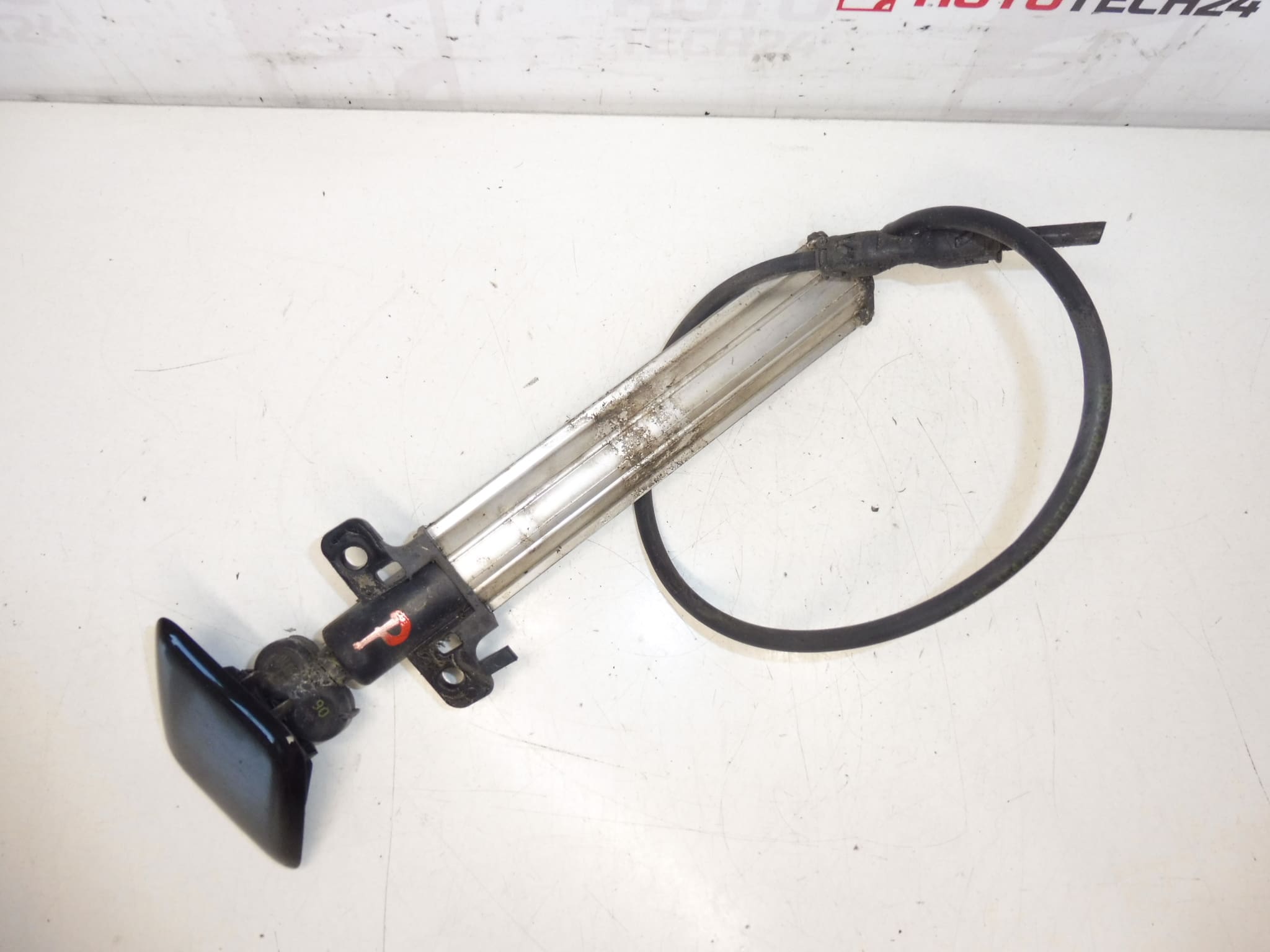 Right Headlight Washer Nozzle Peugeot 308 T7 6438Y8 6438Z0 - Image 2