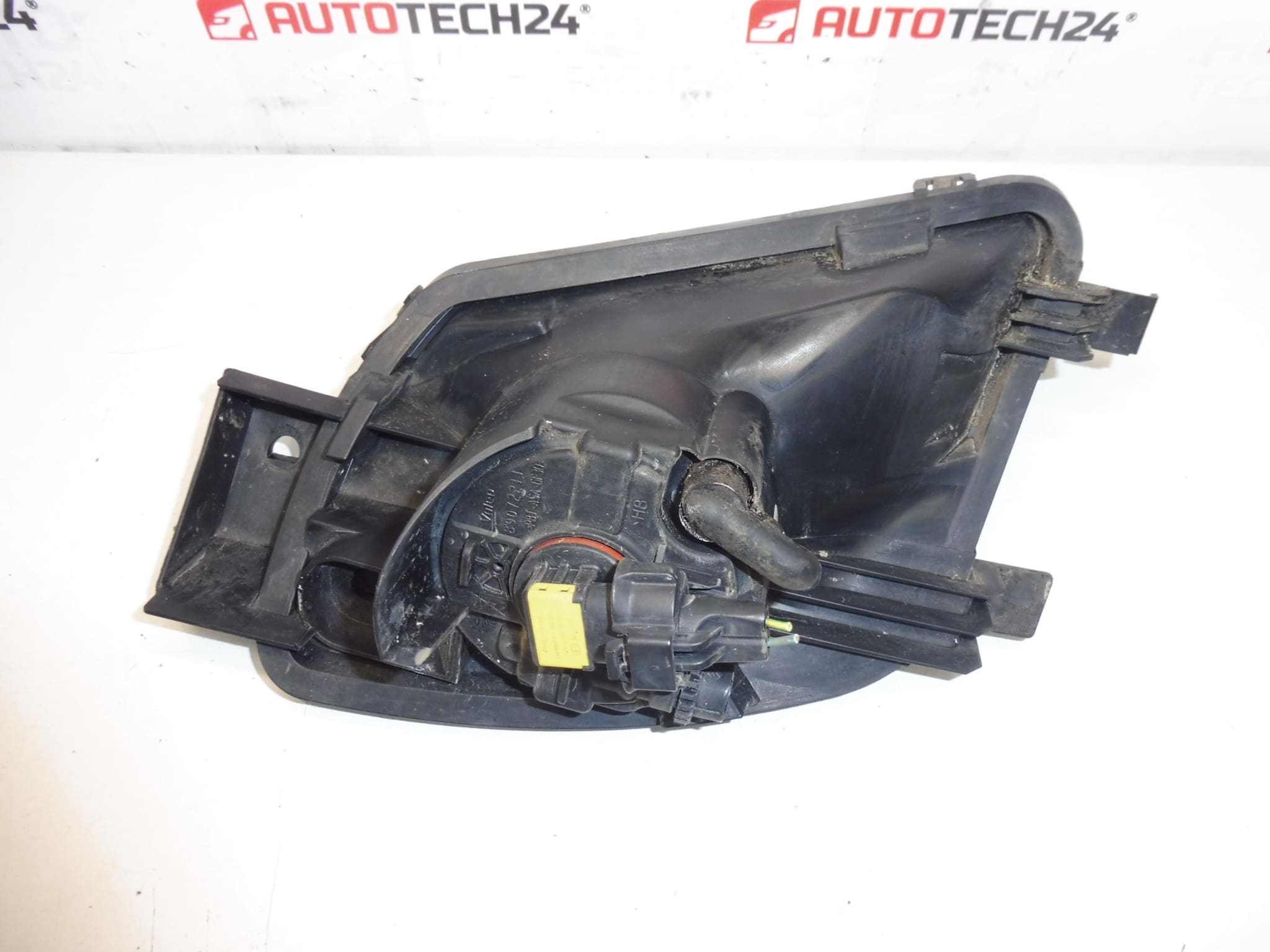 left front fog lamp Peugeot 308 9680498680 6208F0 - Image 2
