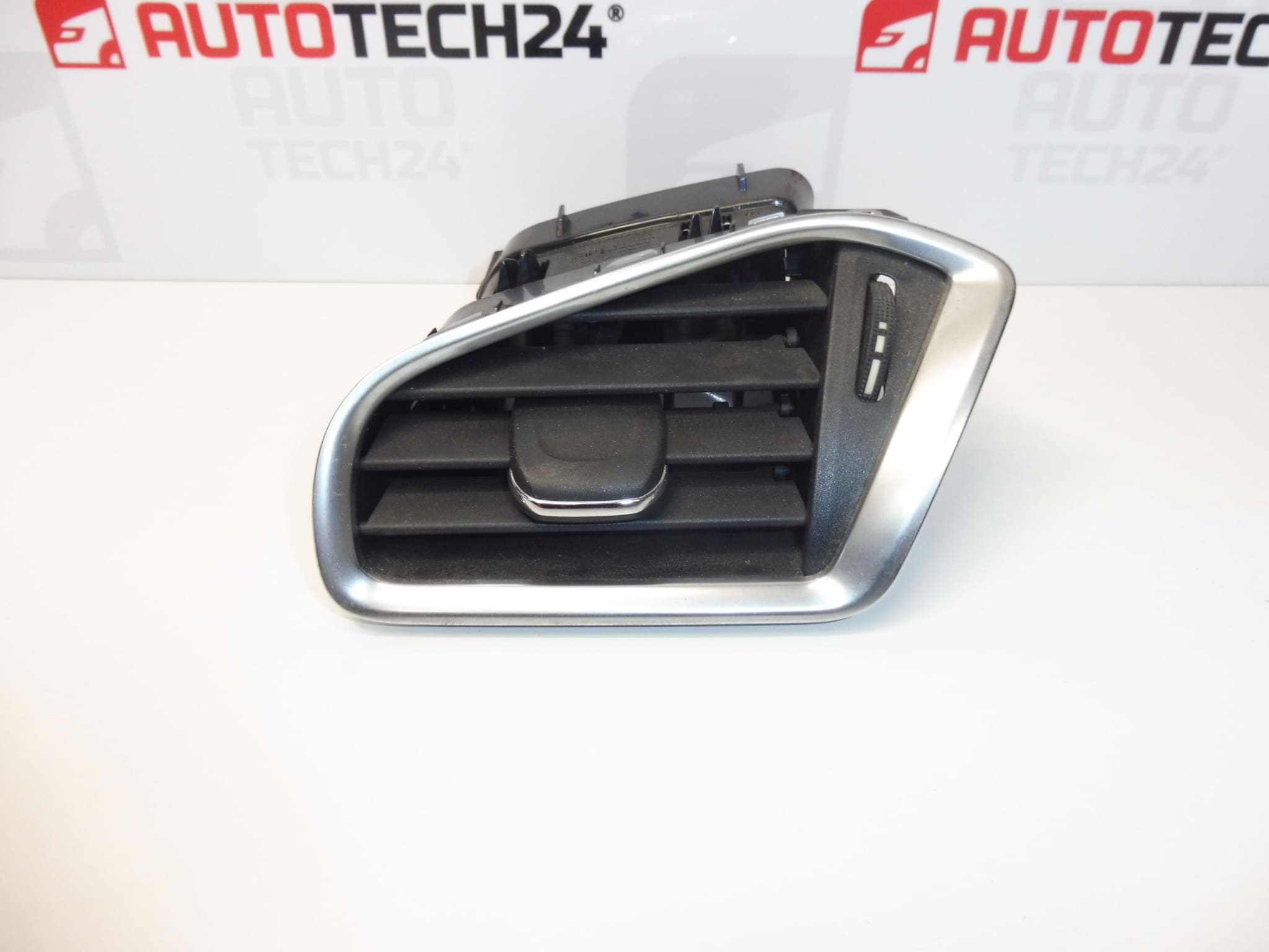 Left ventilation grille Citroen C4 II B7 and DS4 9671332377 8247S2