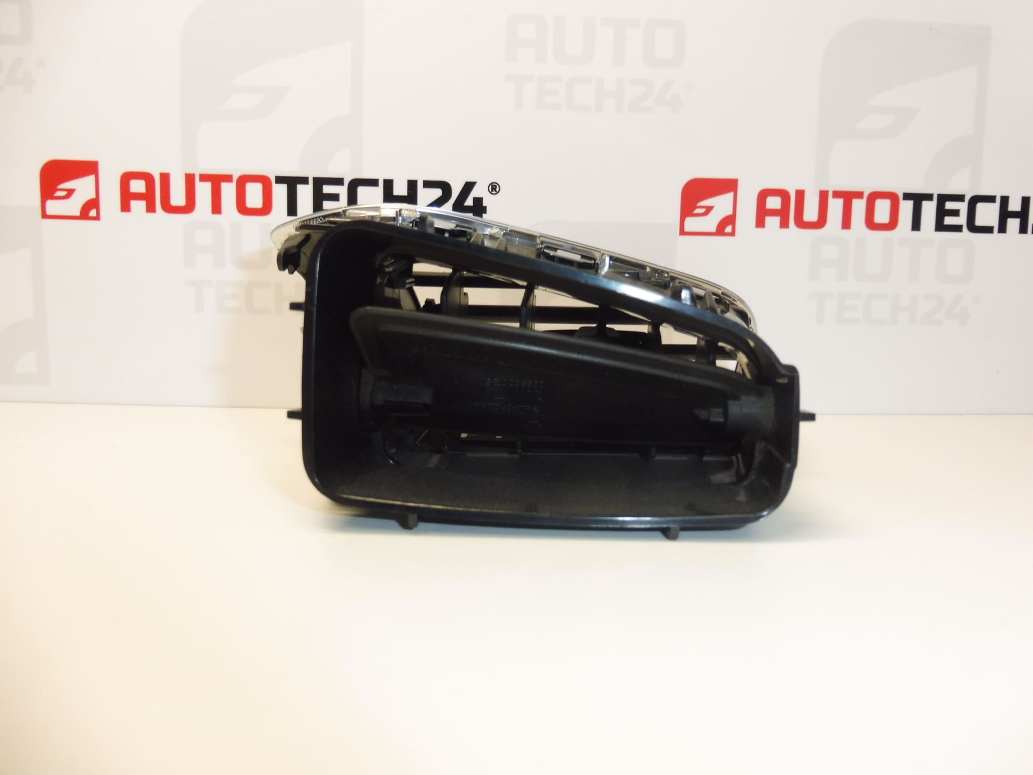 Left ventilation grille Citroen C4 II B7 and DS4 9671332377 8247S2 - Image 2