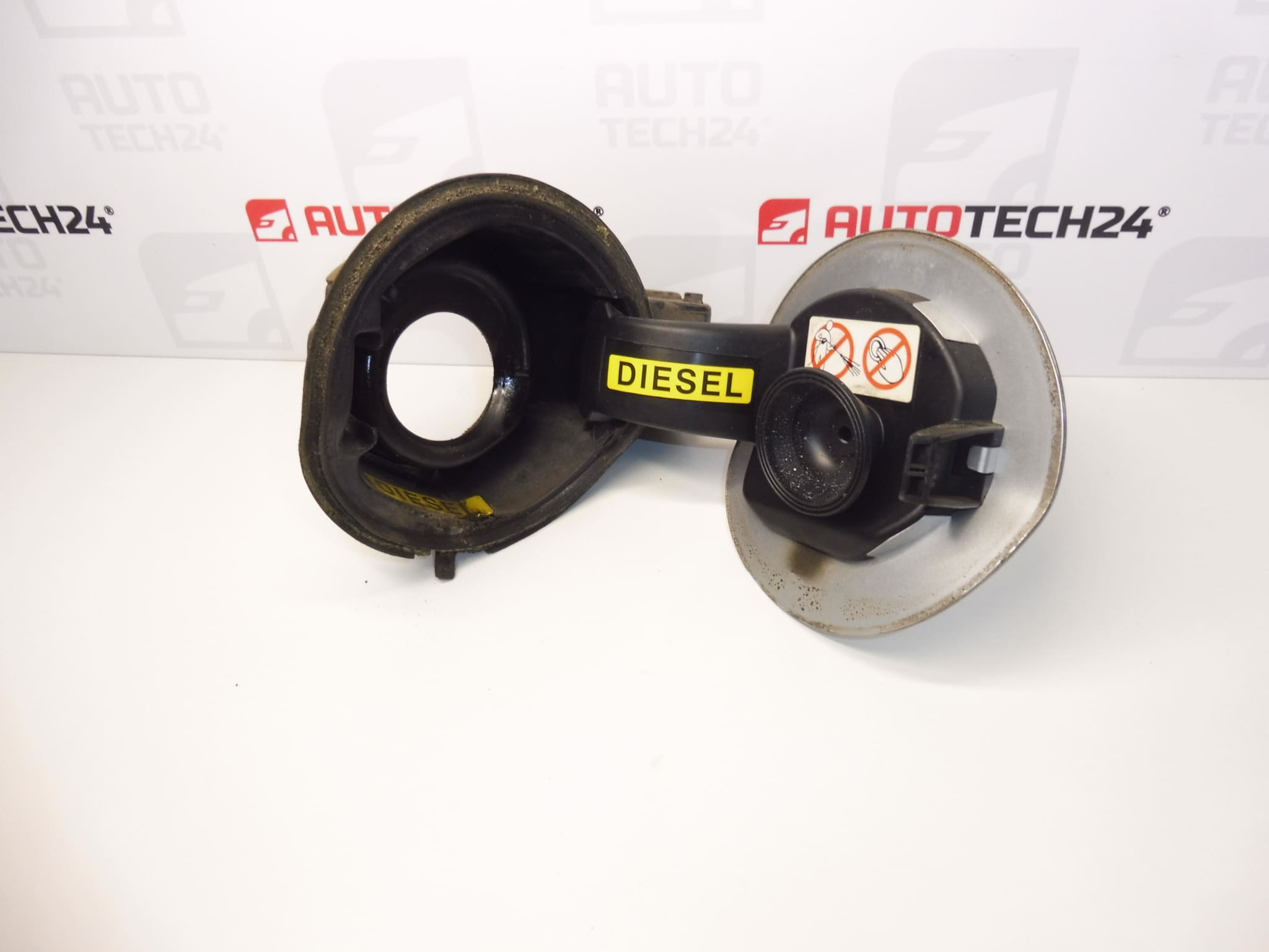 Tank cap Citroën C4 B7 EZRC 9687310880 1517J1 1518F9