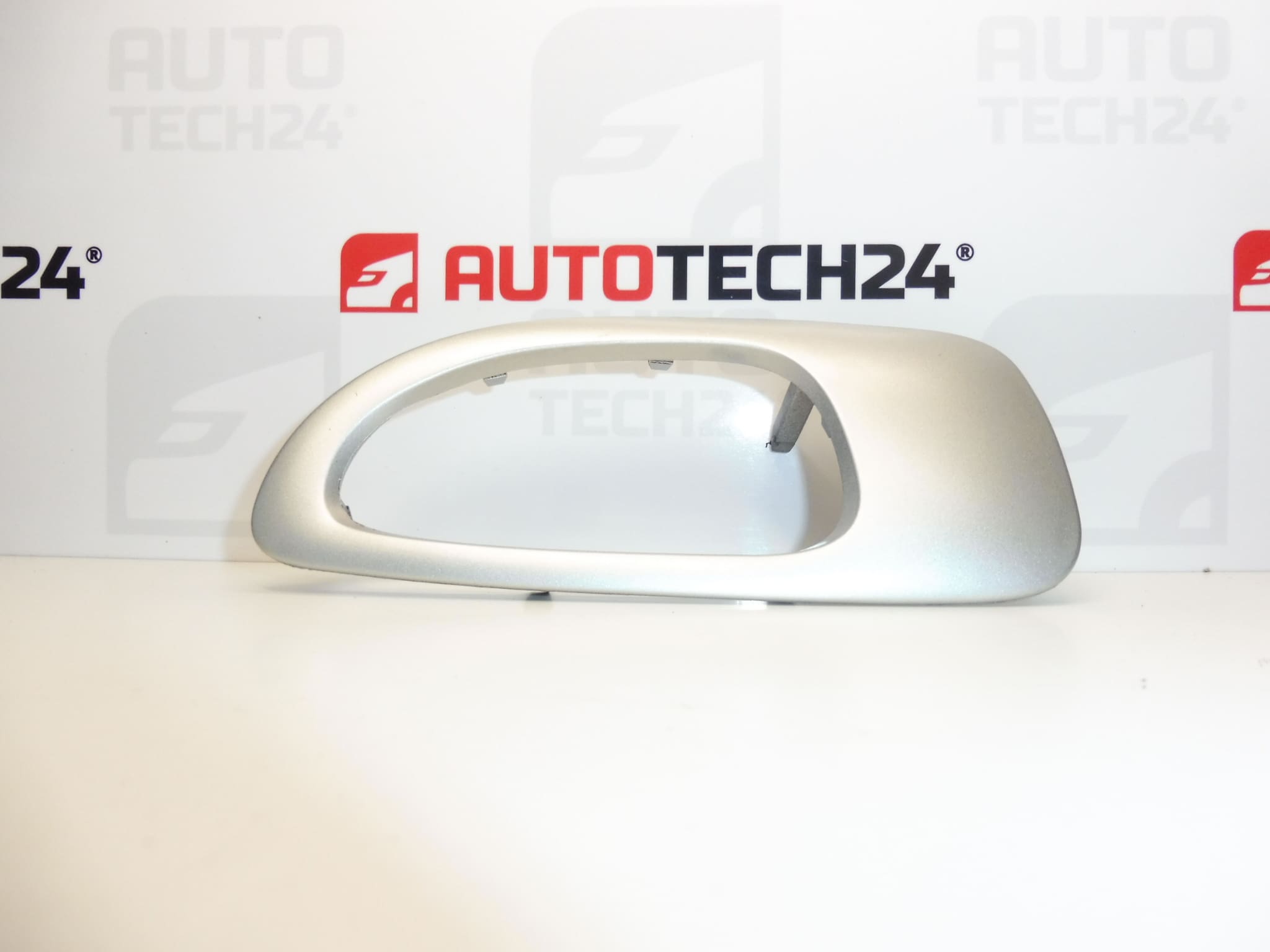 Cover for the interior handle of the right rear door Peugeot 307 9634769077 9119Y2