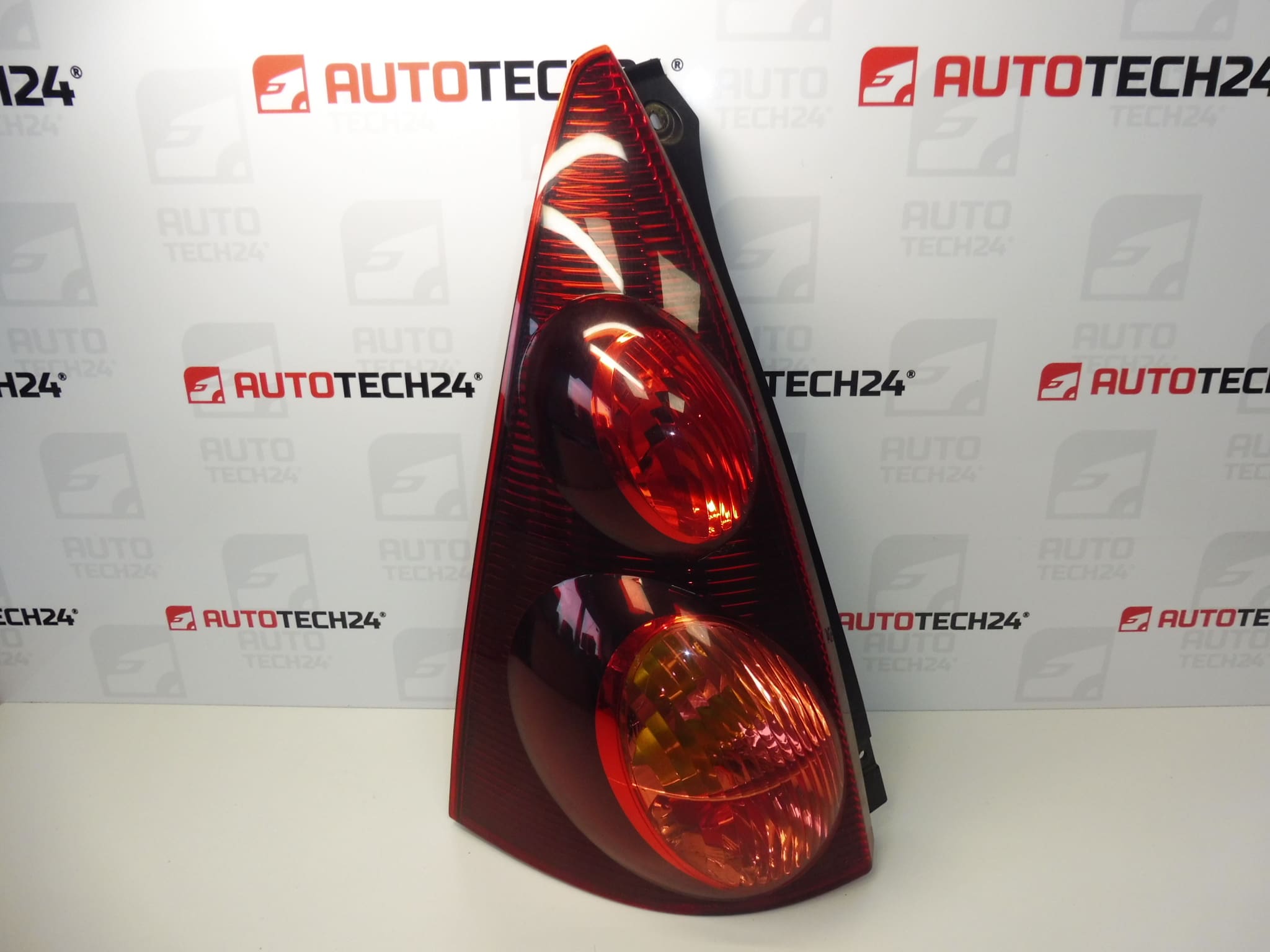 Left rear light Peugeot 107 2013 81560-0H090 1607990580