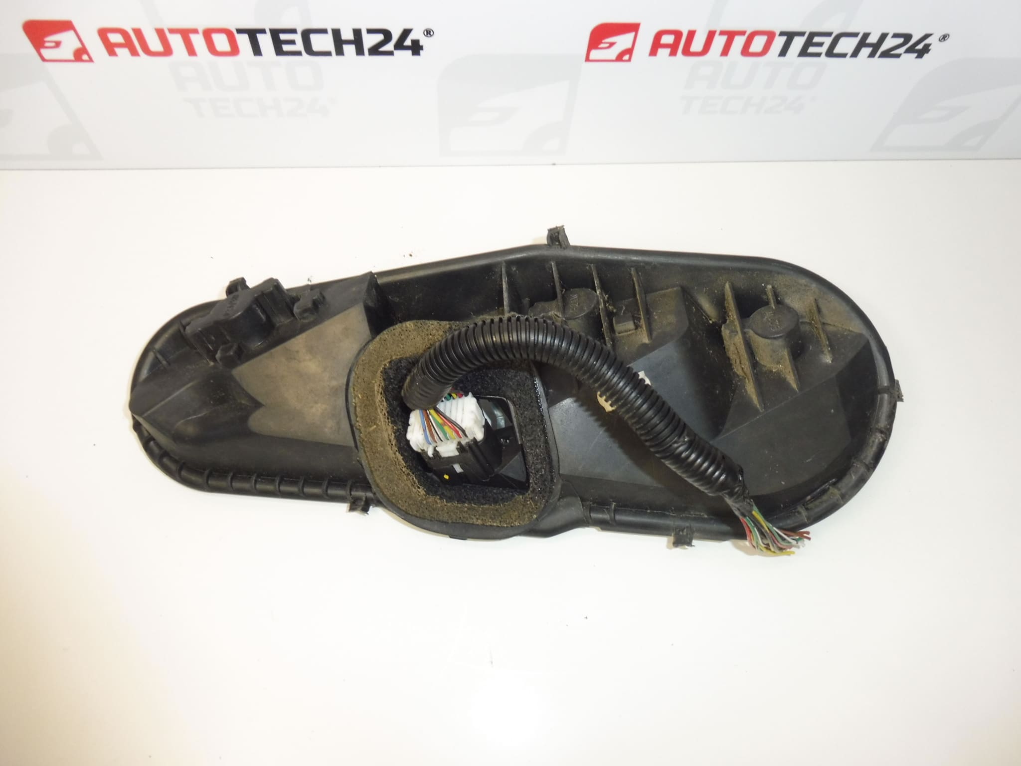 Left Rear Lamp Bulb Socket Citroën C1 Peugeot 107 1607990980 - Image 2