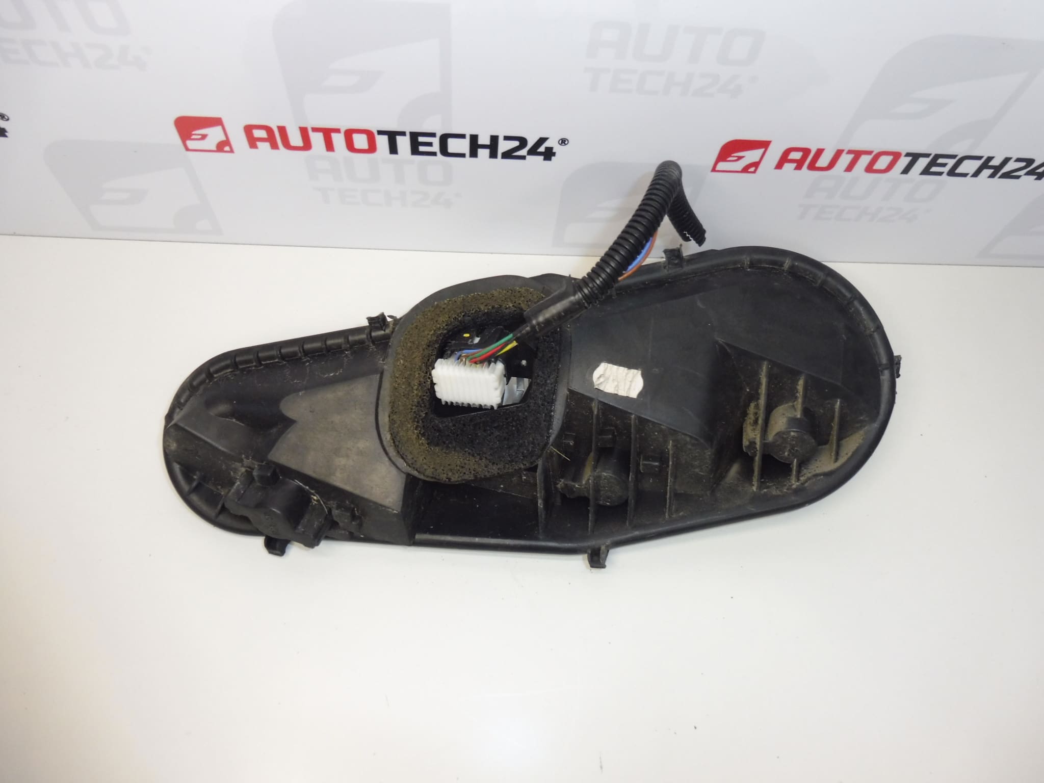 Right rear light bulb holder Citroën C1 Peugeot 107 1607990780 - Image 2