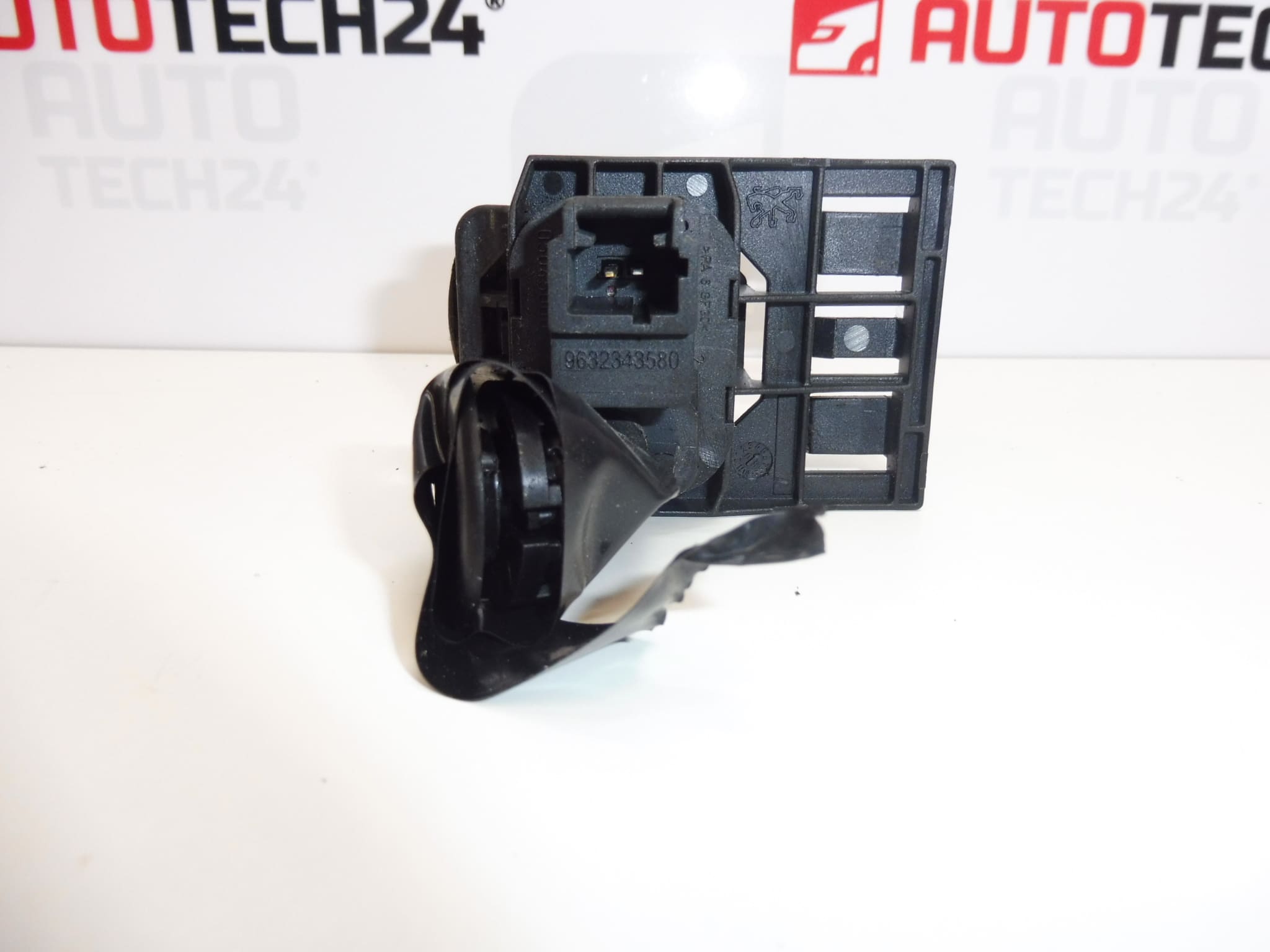 Tailgate button EZWD Peugeot 307 CC 9632343580 872559 - Image 2